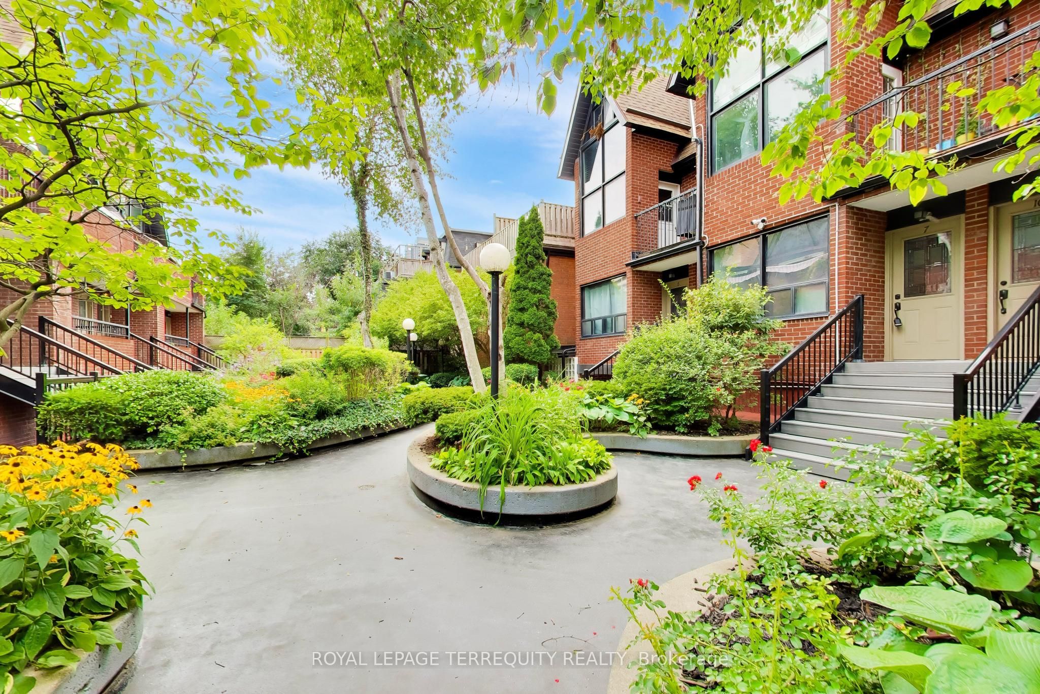 17 Pembroke Street 15, Toronto, ON M5A 2N6 photo 5