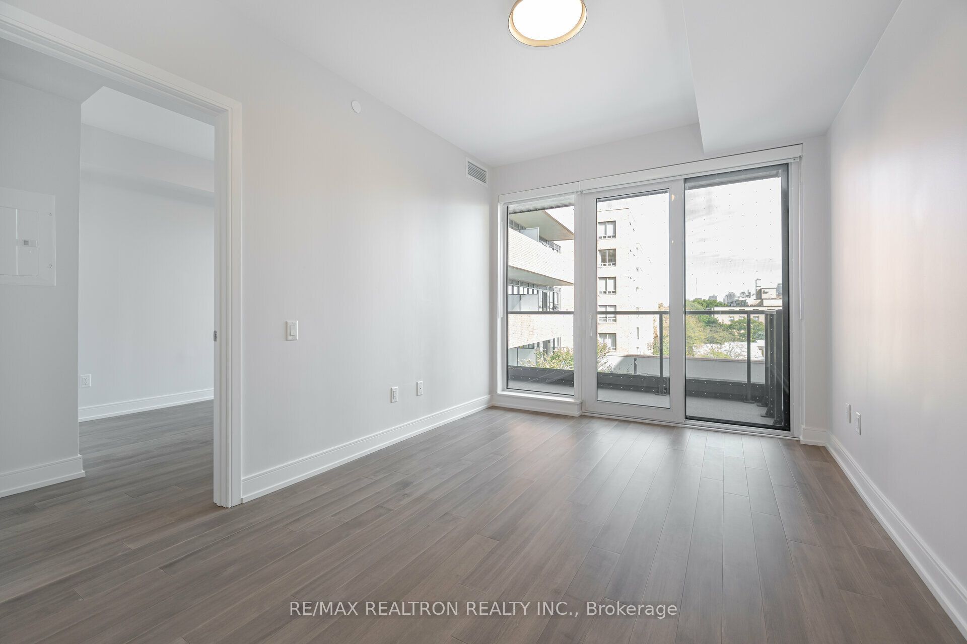 2525 Bathurst Street 402, Toronto, ON M6B 2Y9 photo 5