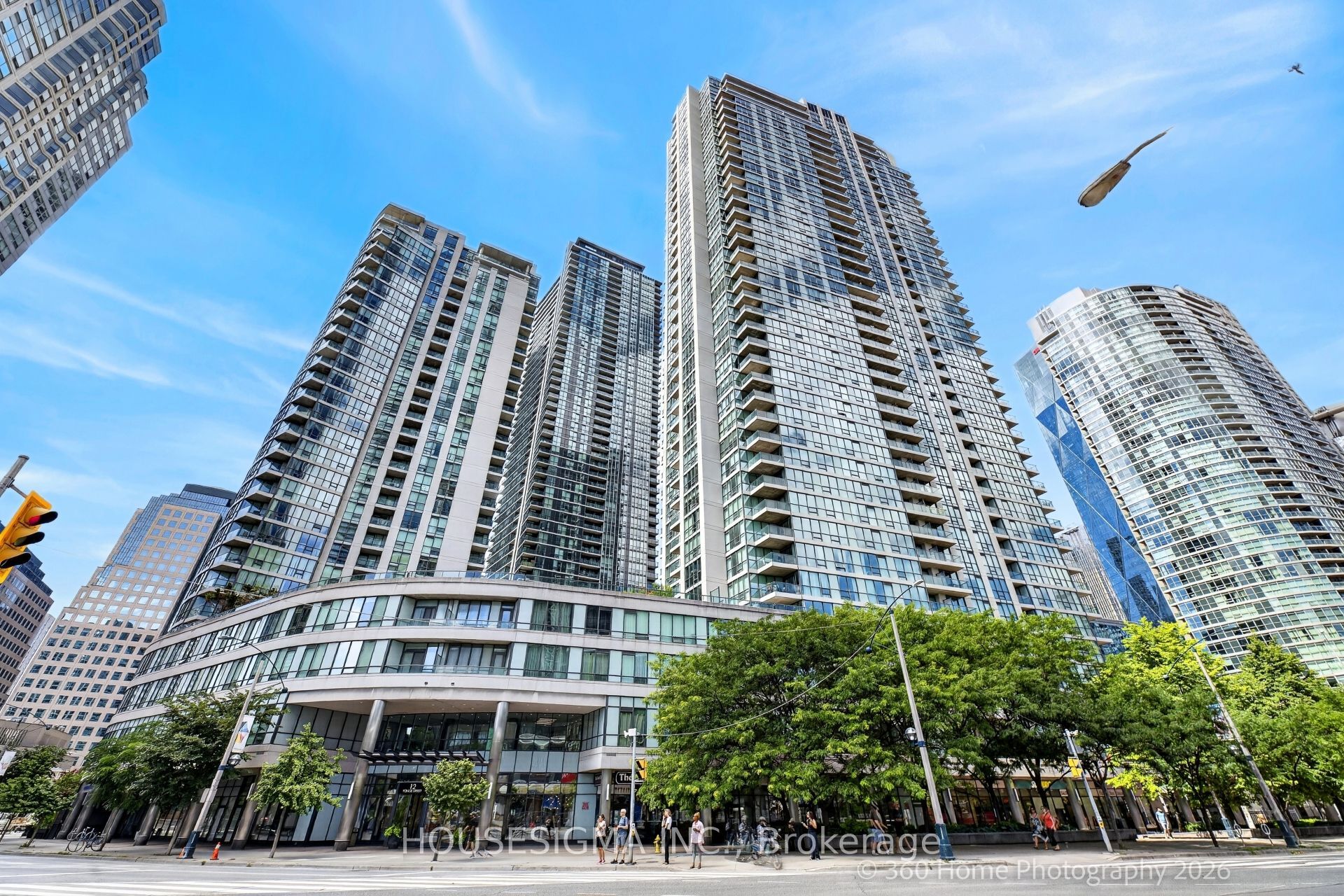 12 Yonge Street 1609, Toronto, ON M5E 1R4