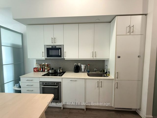 297 College Street 716, Toronto, ON M5T 0C2 photo 4