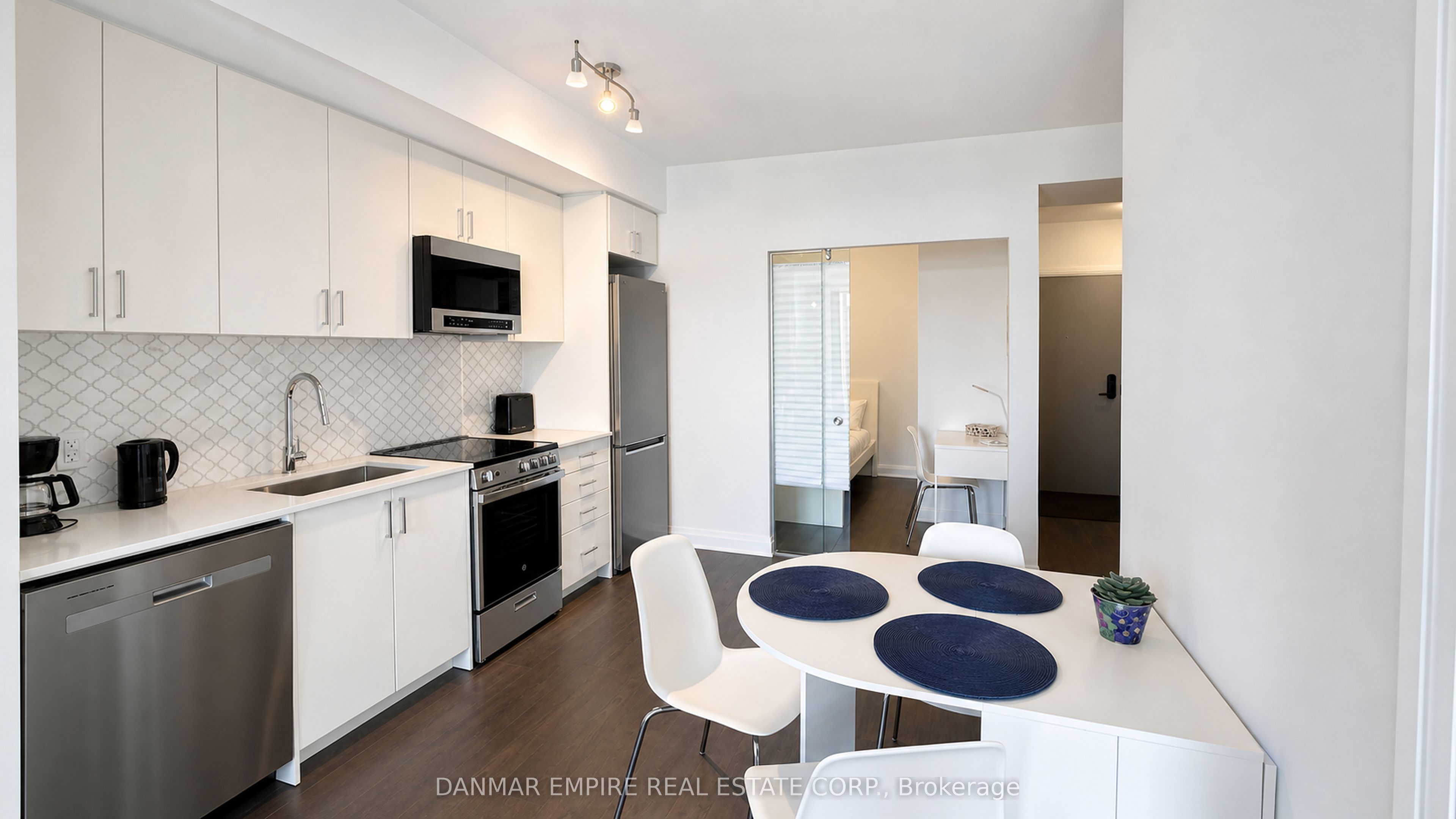 700 Sheppard Avenue W 613, Toronto, ON M3H 0G5 photo 2
