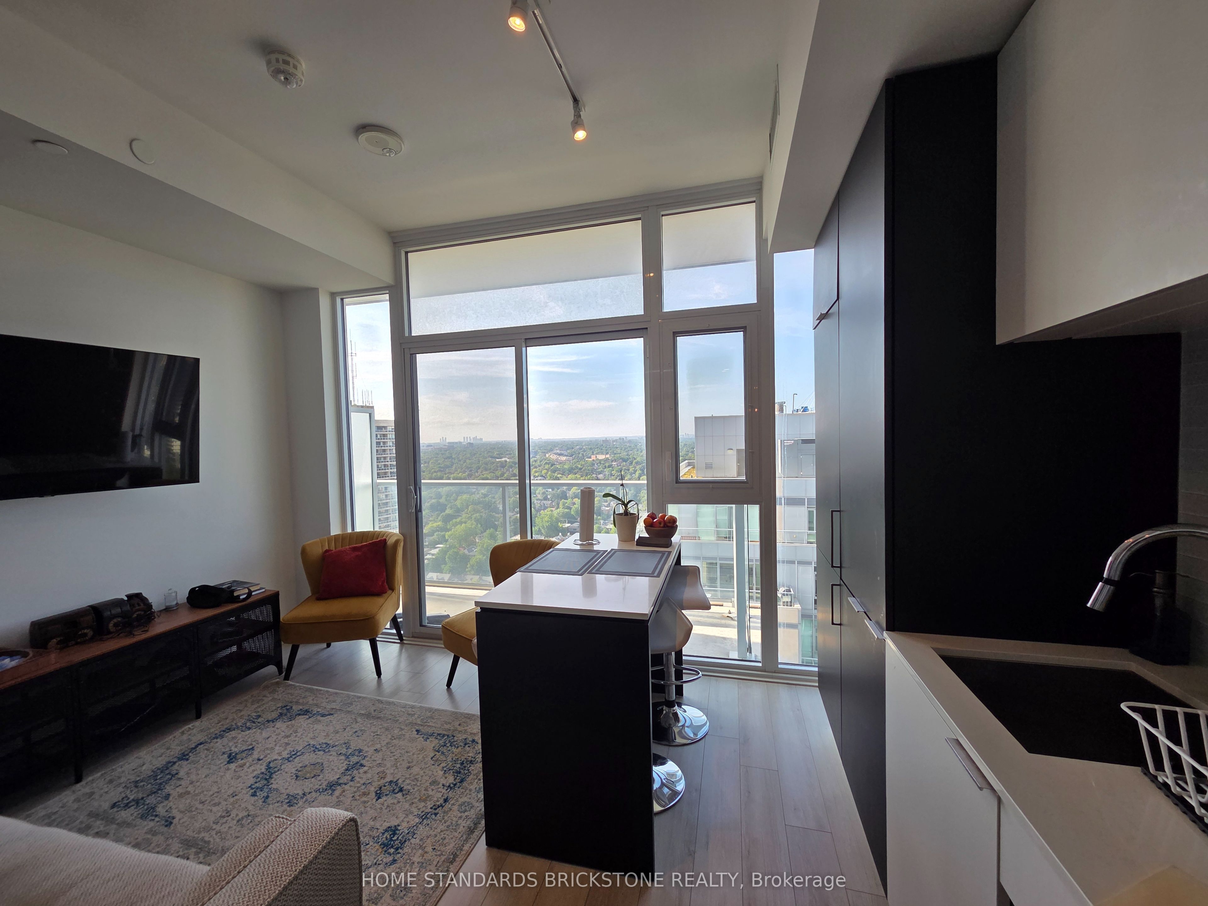 33 Helendale Avenue 2602, Toronto, ON M4R 0A4 photo 2