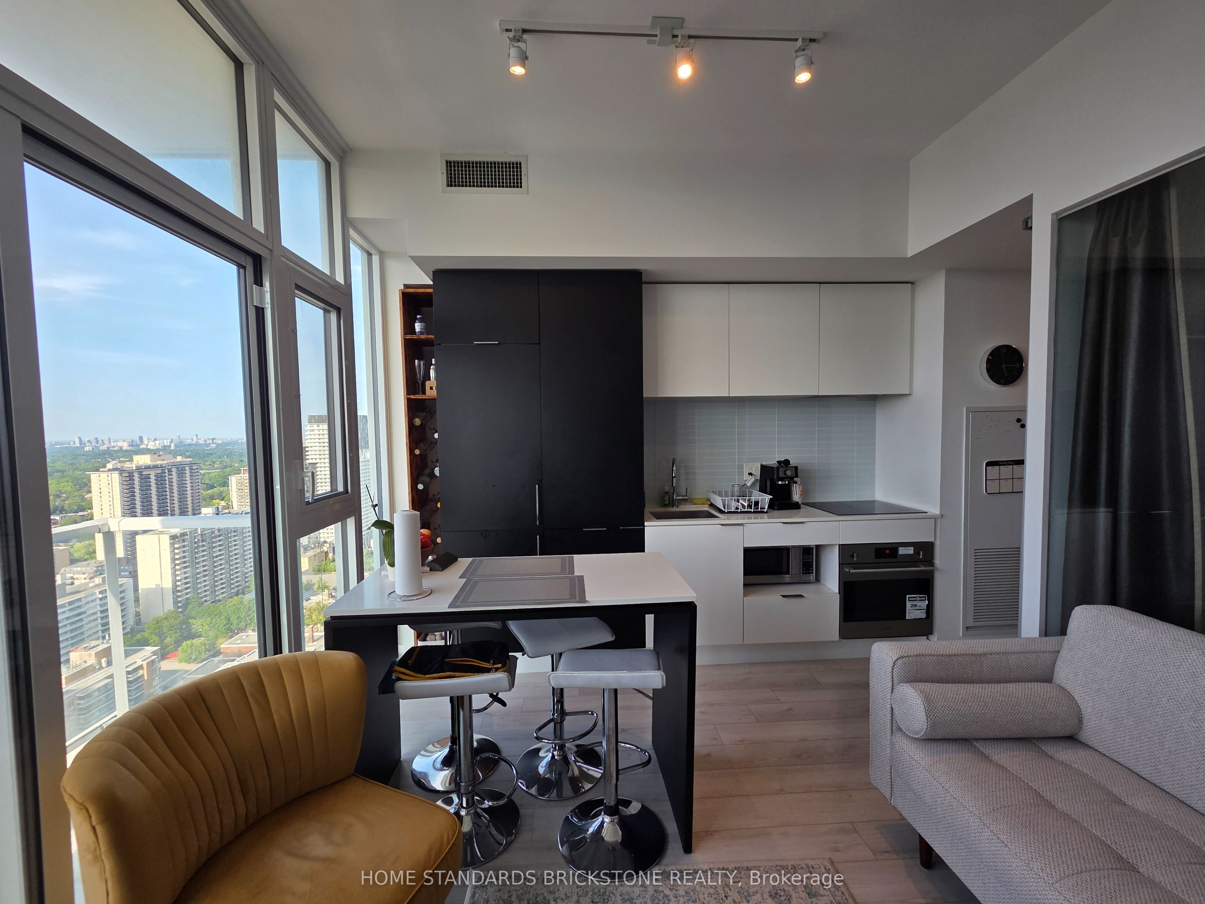 33 Helendale Avenue 2602, Toronto, ON M4R 0A4 photo 3