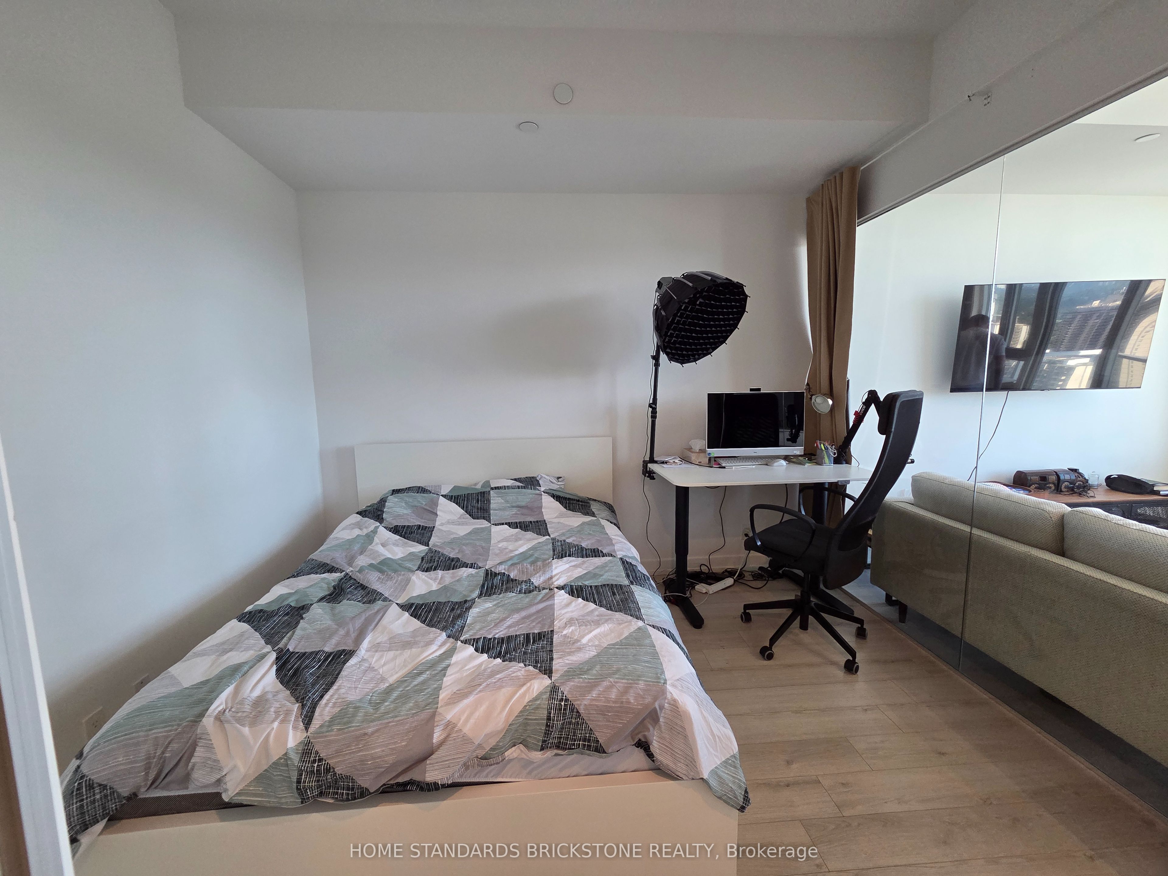 33 Helendale Avenue 2602, Toronto, ON M4R 0A4 photo 5