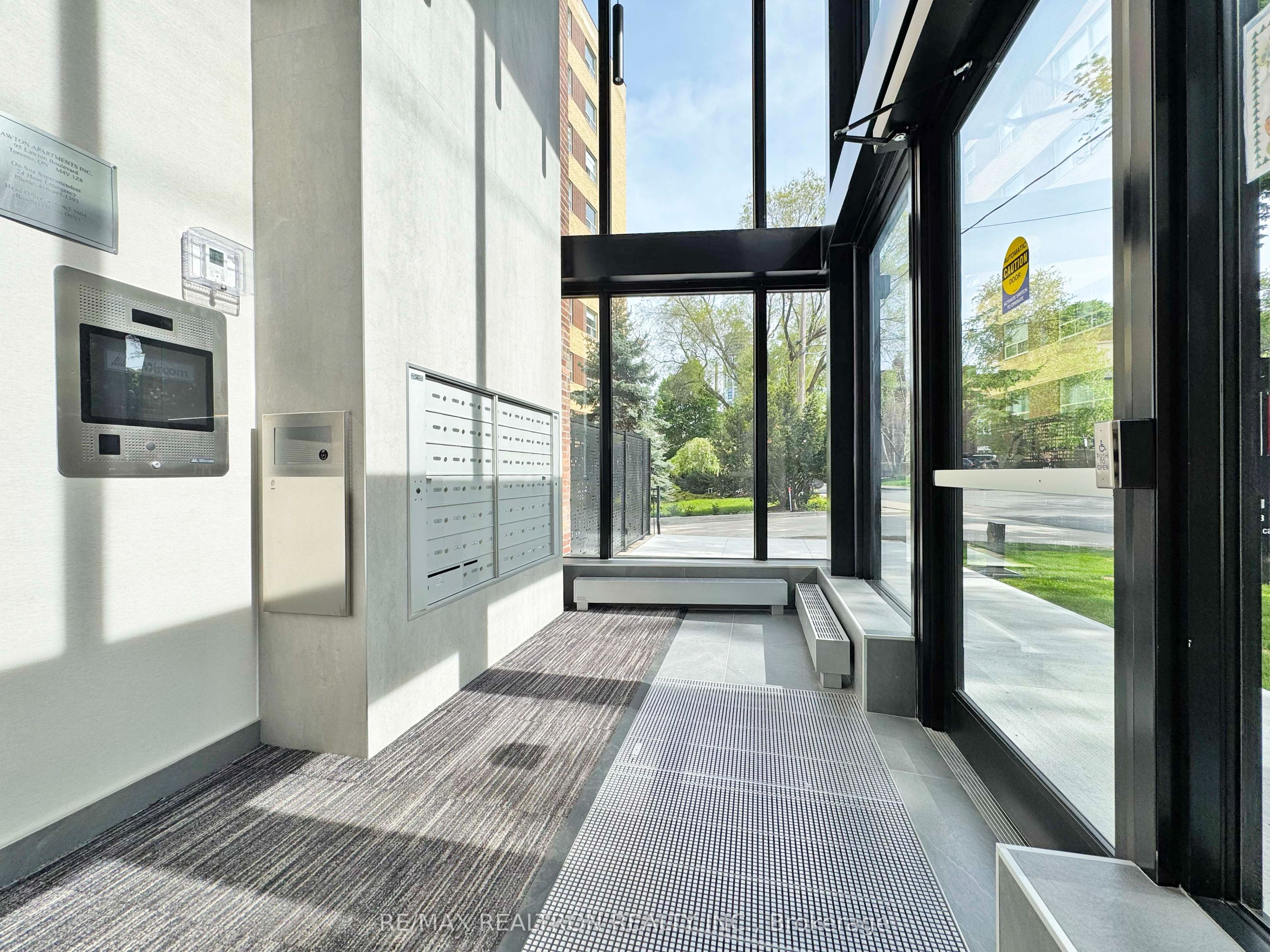 95 Lawton Boulevard 207, Toronto, ON M4V 1Z8 photo 5