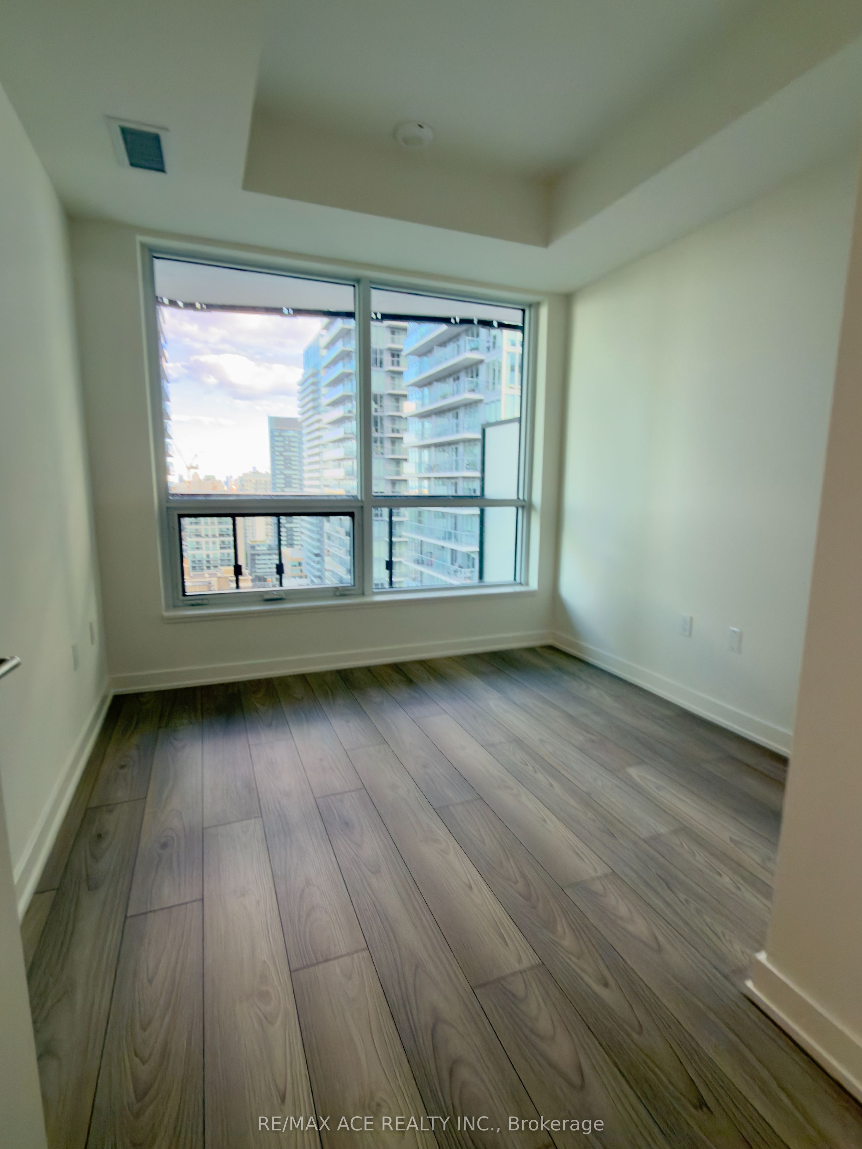 110 Broadway Avenue 2213, Toronto, ON M4P 1V7 photo 5