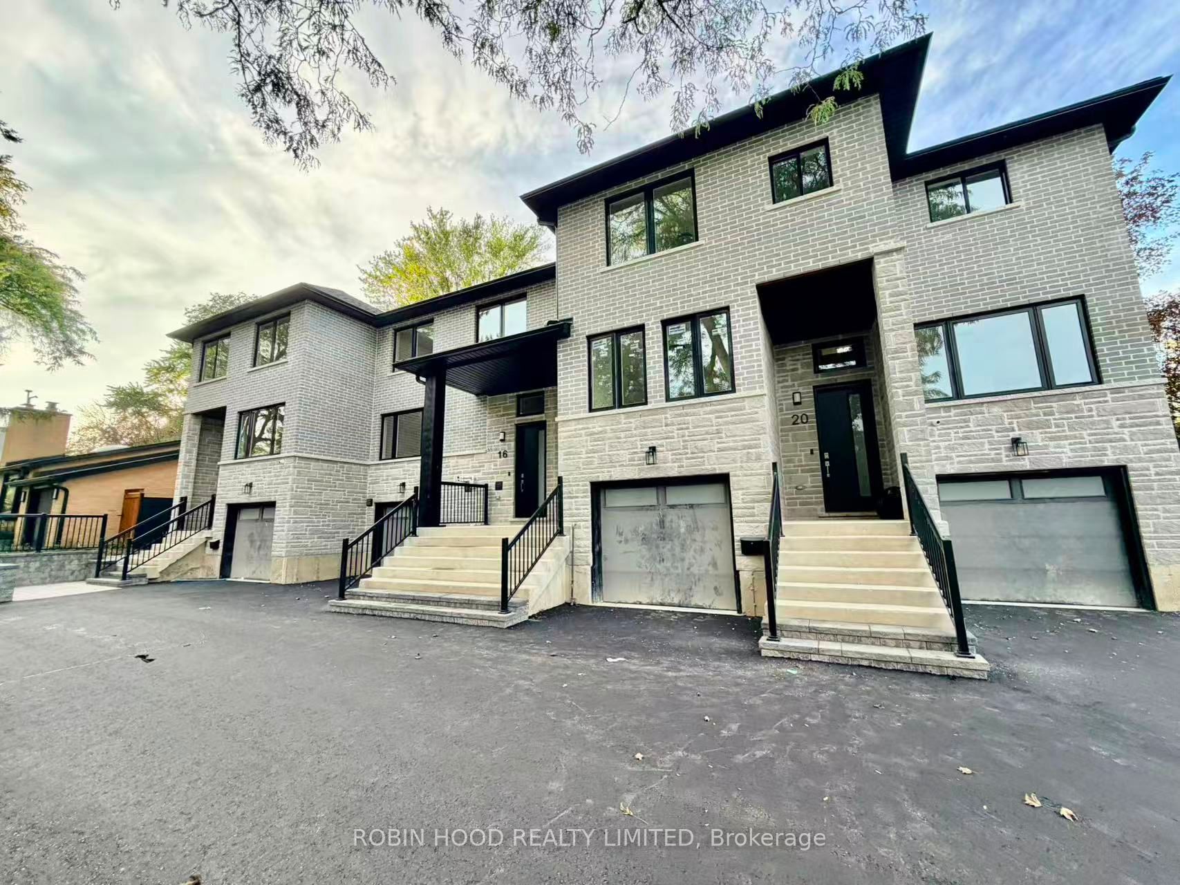 12 Southwell Drive B, Toronto, ON M3B 2N7