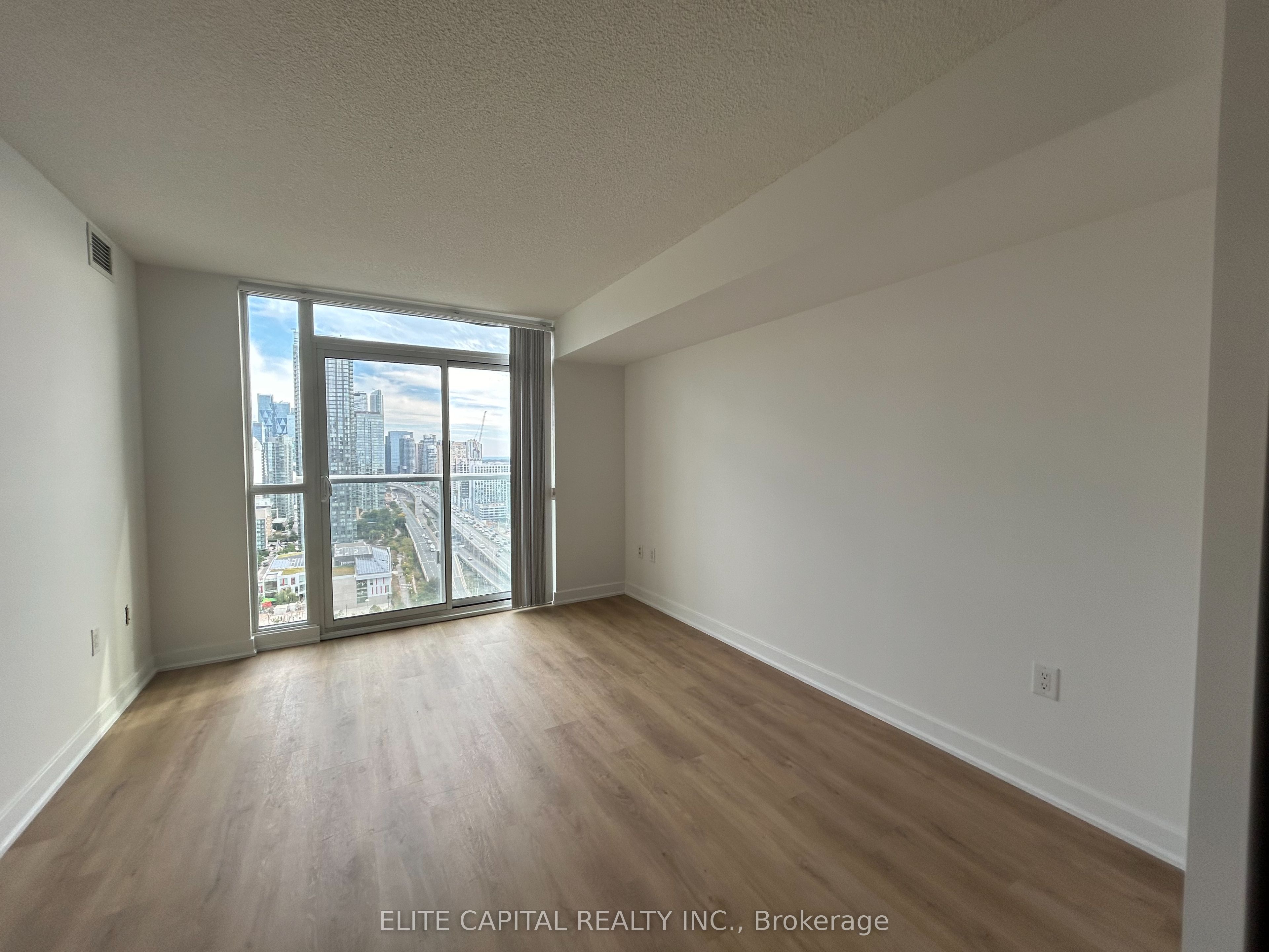 75 Queens Wharf Road 2805, Toronto, ON M5V 0J8 photo 2
