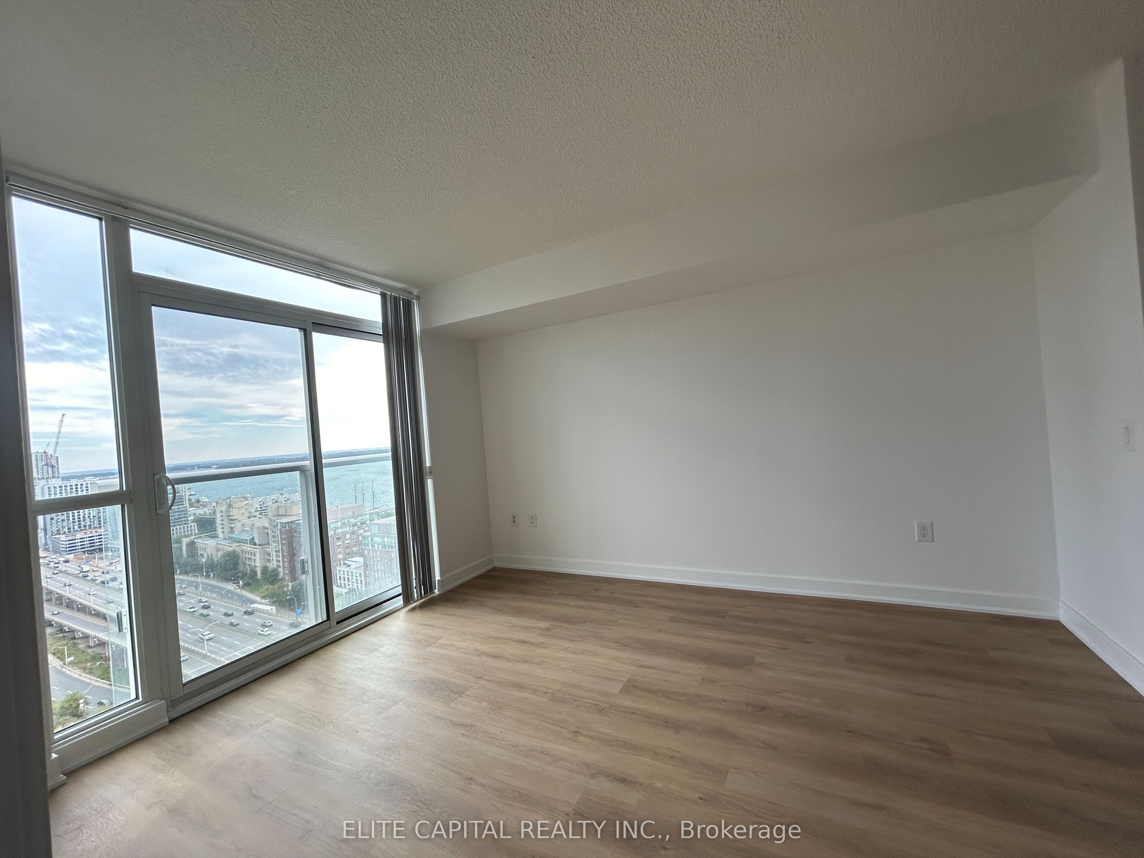 75 Queens Wharf Road 2805, Toronto, ON M5V 0J8 photo 4