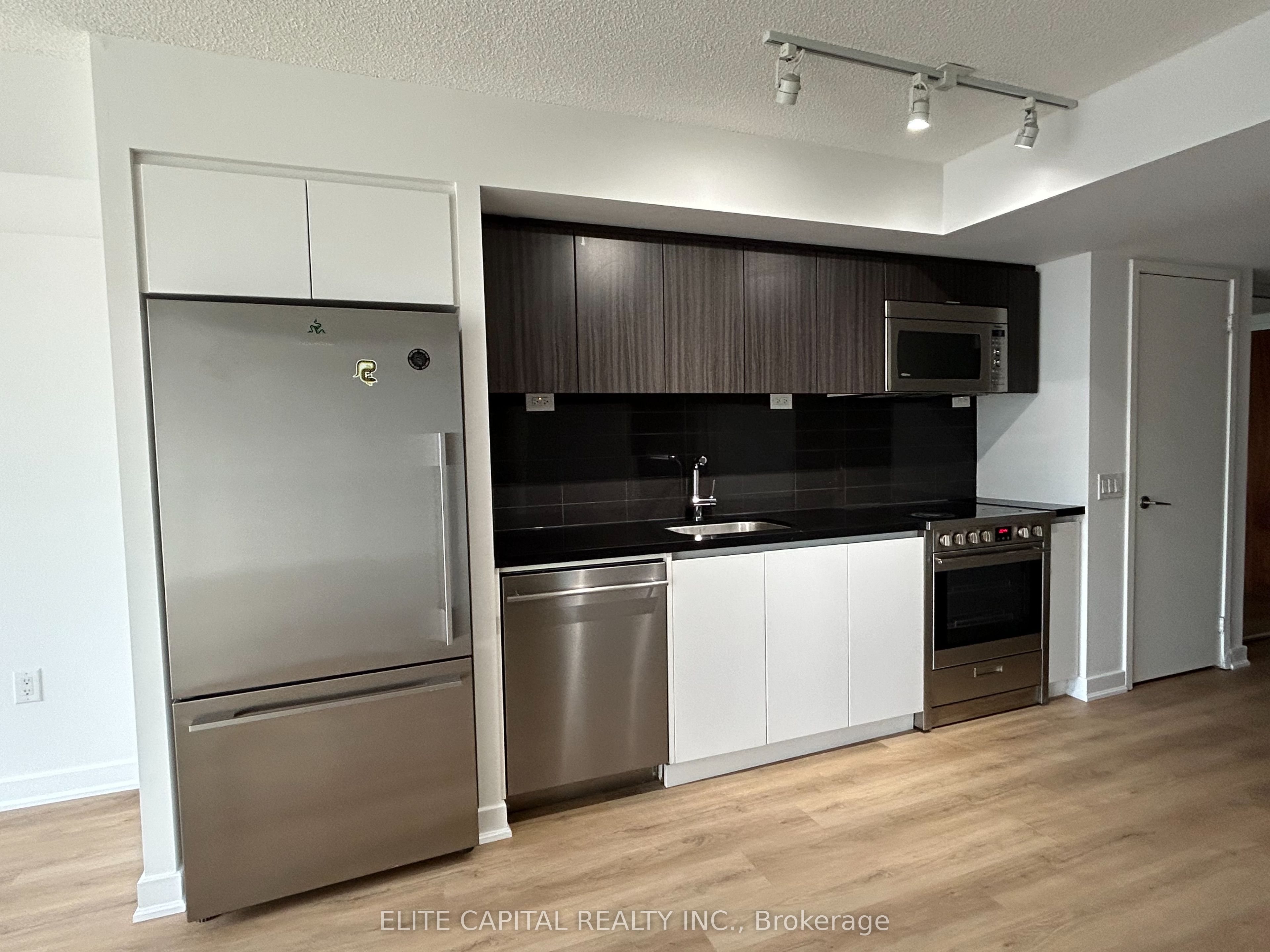 75 Queens Wharf Road 2805, Toronto, ON M5V 0J8 photo 5