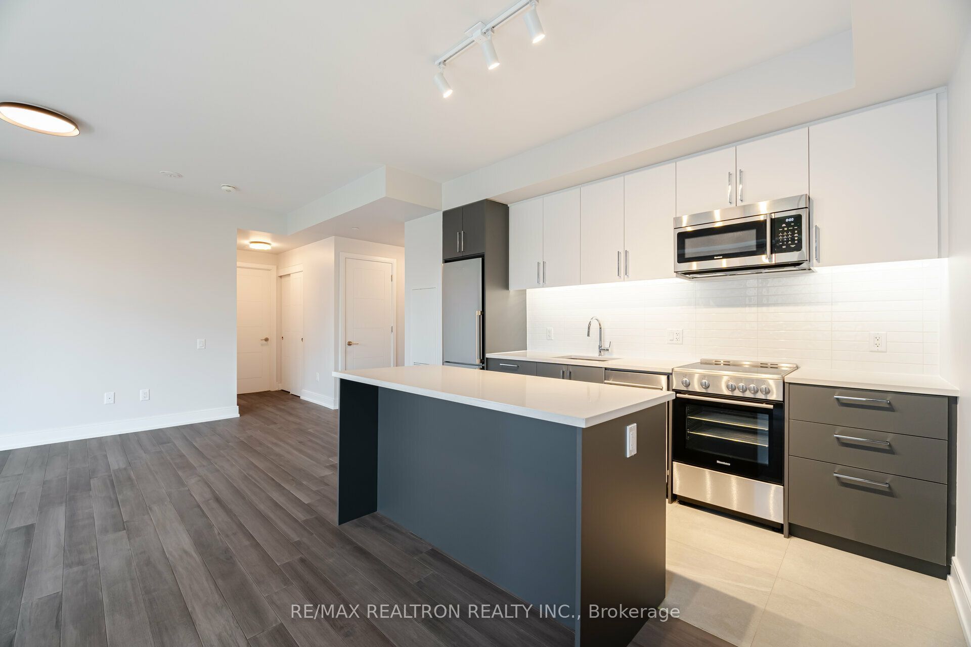 2525 Bathurst Street 514, Toronto, ON M6B 2Y9 photo 4