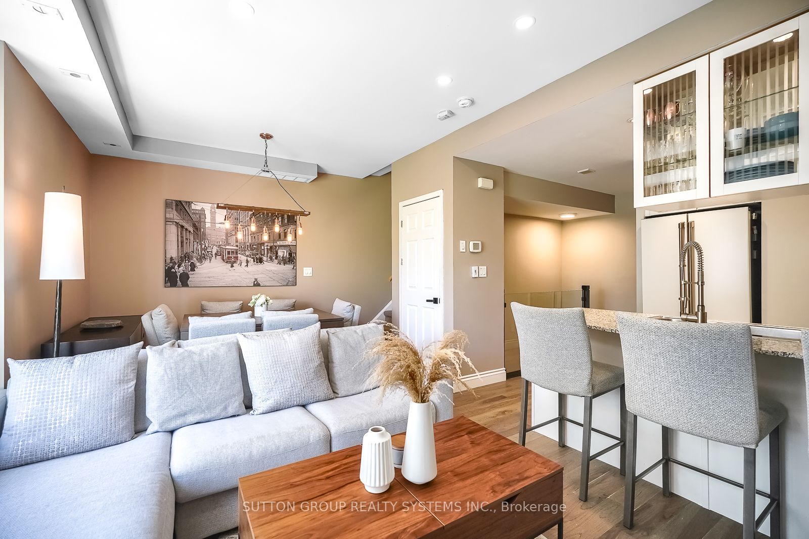 32 Stadium Road 323, Toronto, ON M5V 3P4 photo 5