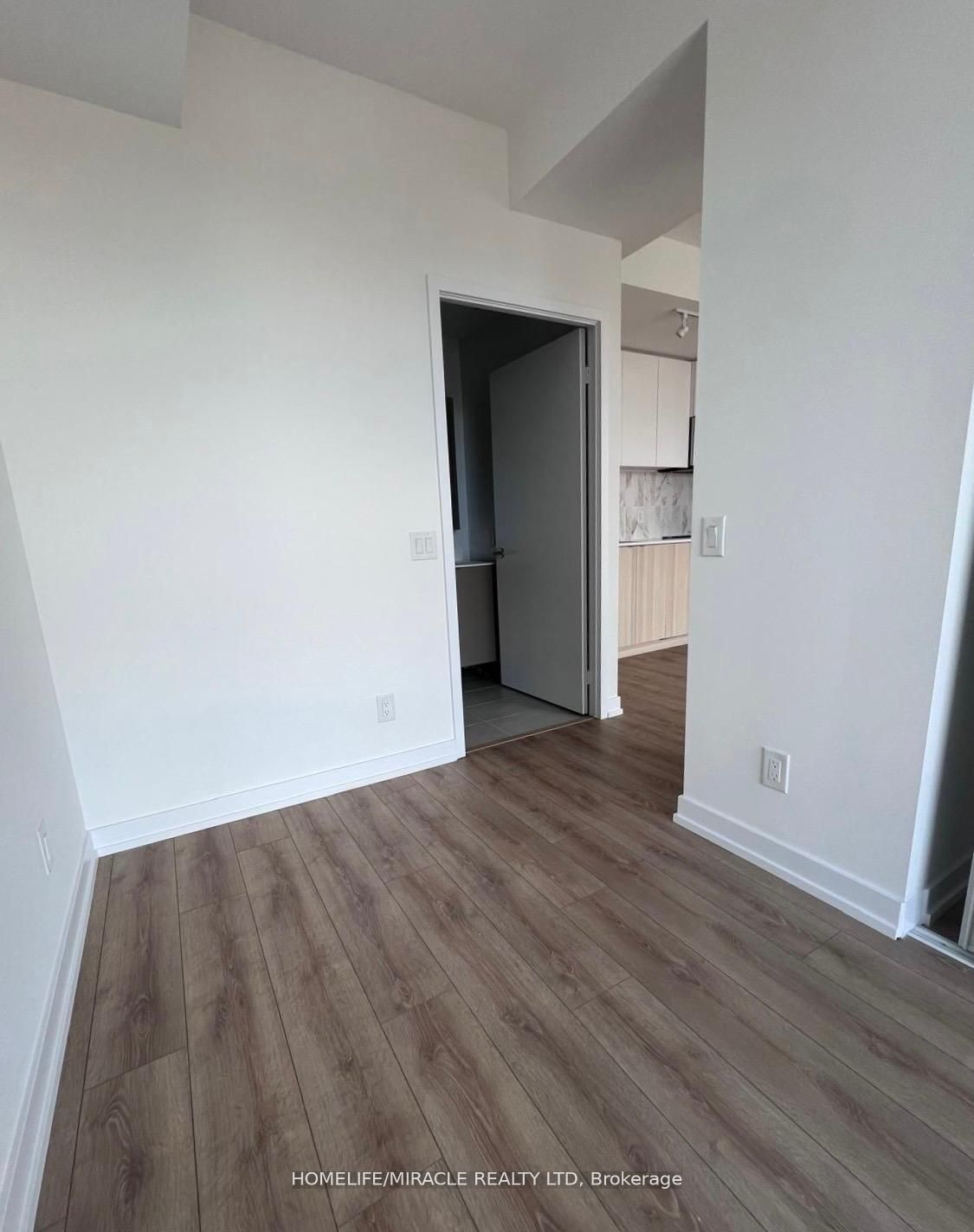 500 Dupont Street 615, Toronto, ON M6G 0B8 photo 2