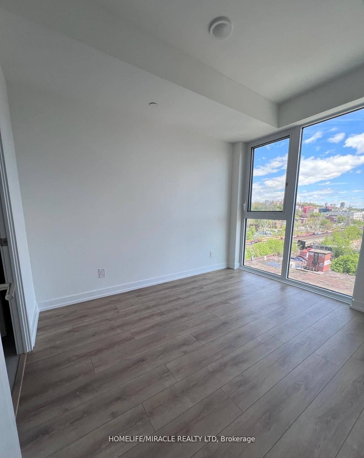500 Dupont Street 615, Toronto, ON M6G 0B8 photo 4