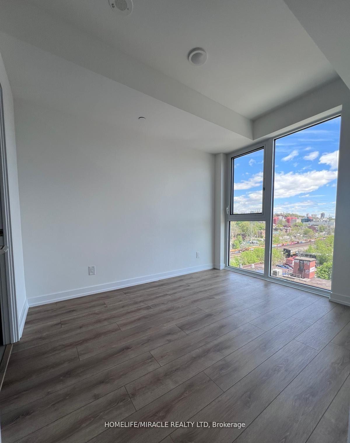 500 Dupont Street 615, Toronto, ON M6G 0B8 photo 5