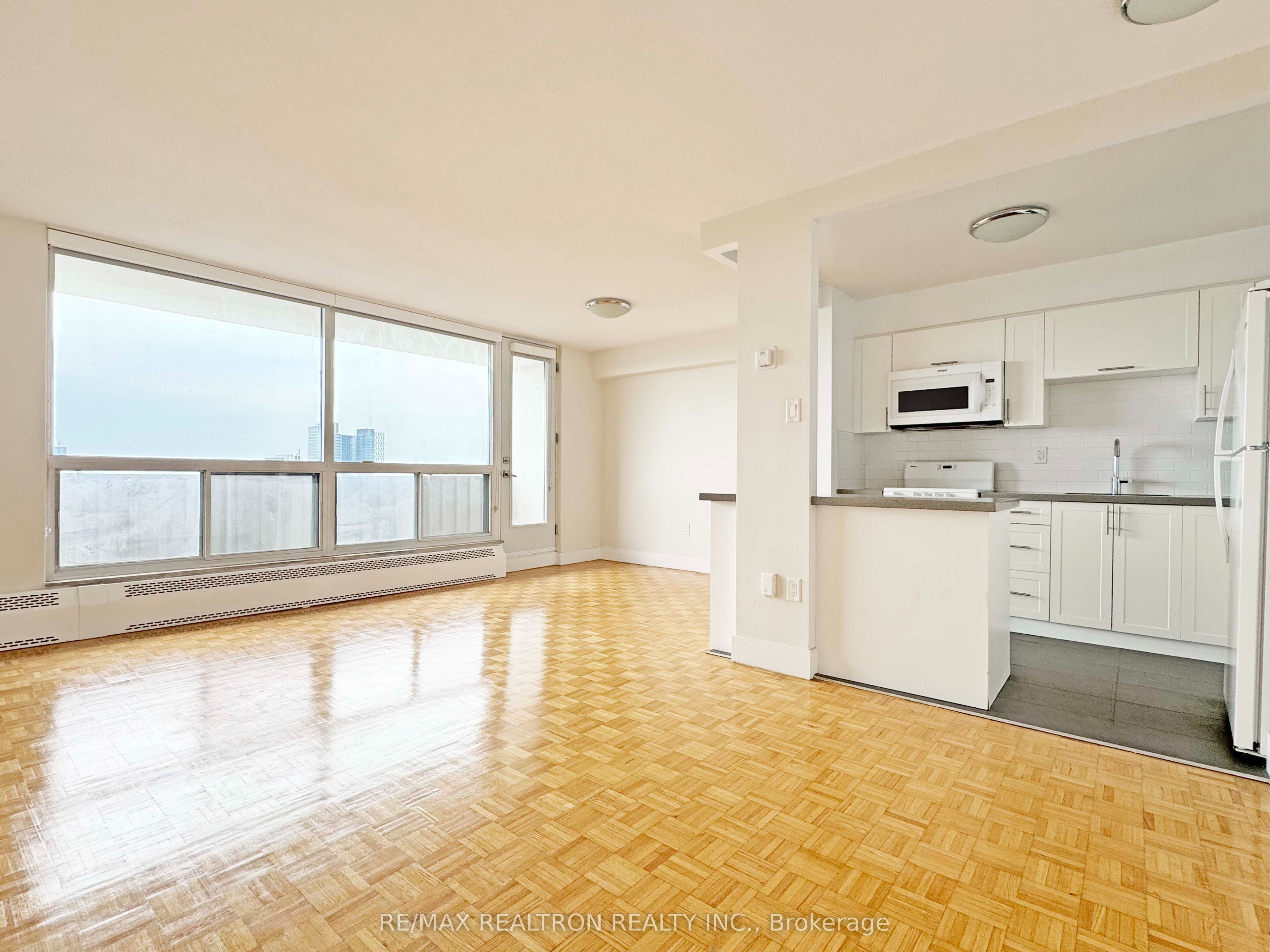 666 Spadina Avenue 1611, Toronto, ON M5S 2H8 photo 2