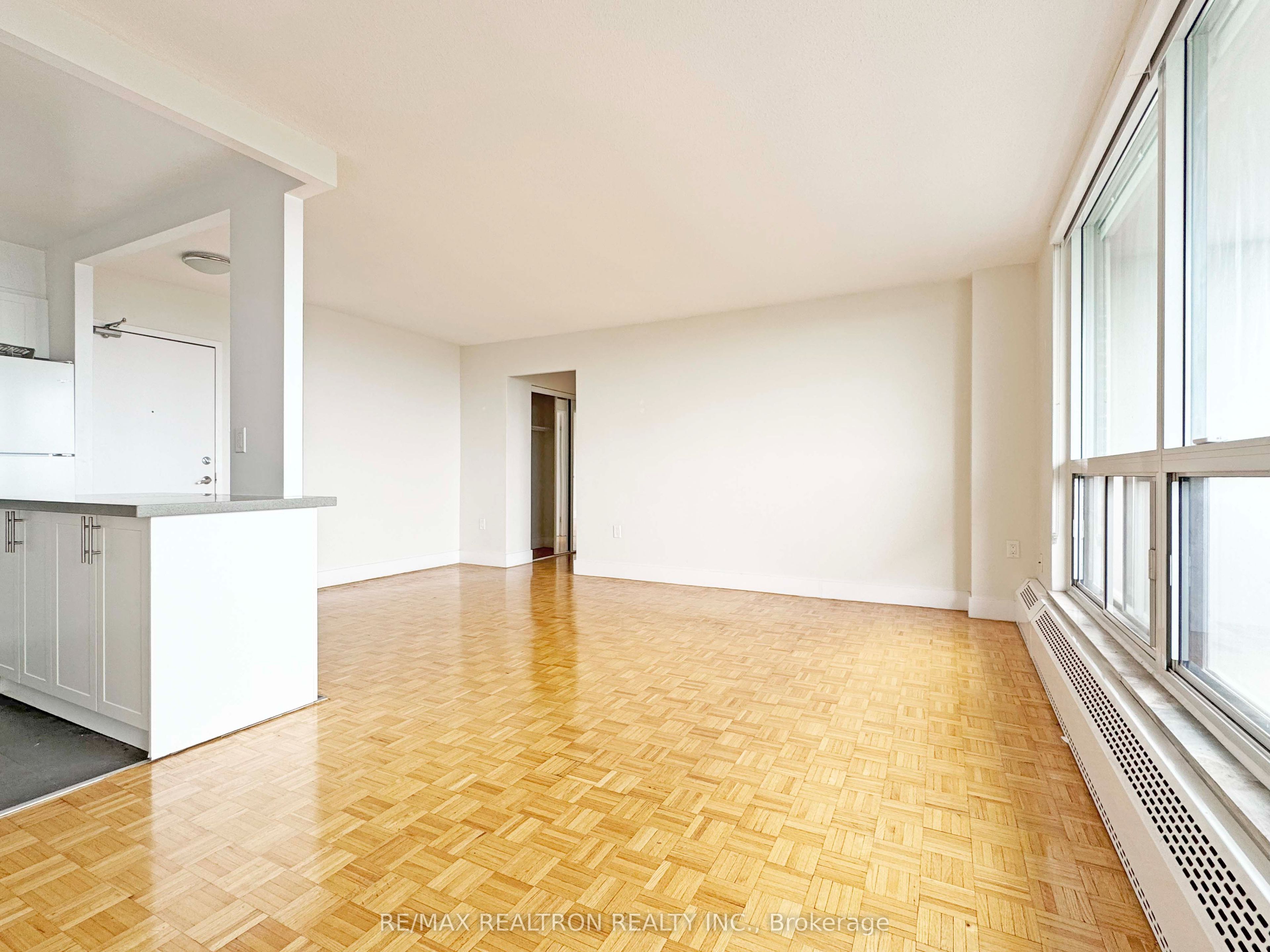 666 Spadina Avenue 1611, Toronto, ON M5S 2H8 photo 3