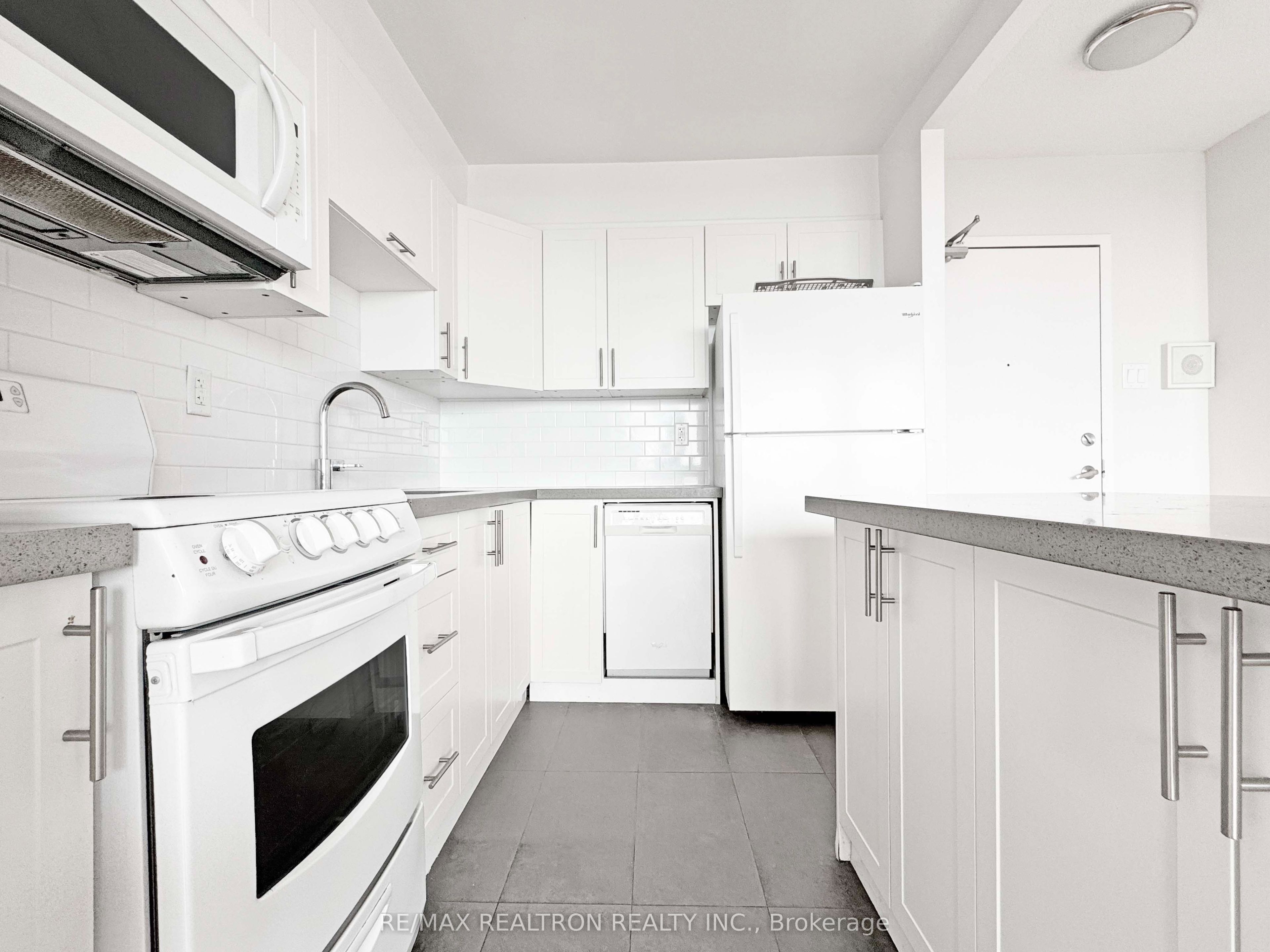 666 Spadina Avenue 1611, Toronto, ON M5S 2H8 photo 4