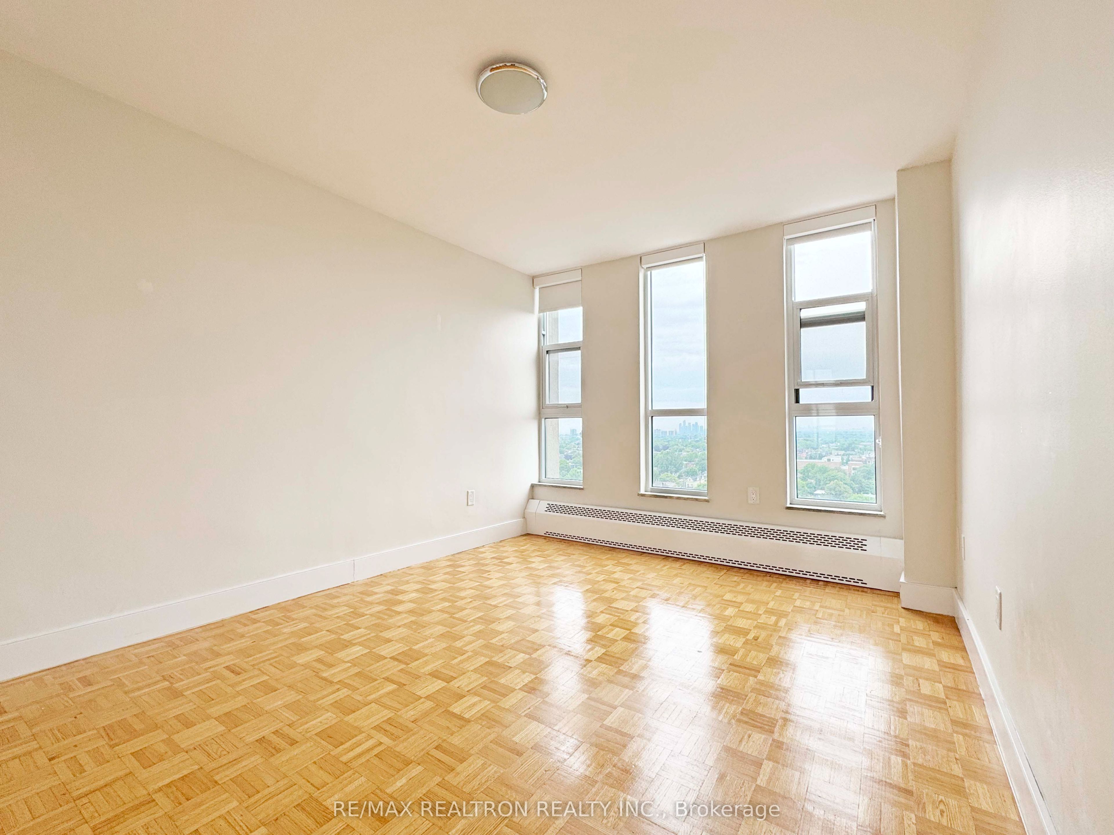 666 Spadina Avenue 1611, Toronto, ON M5S 2H8 photo 5