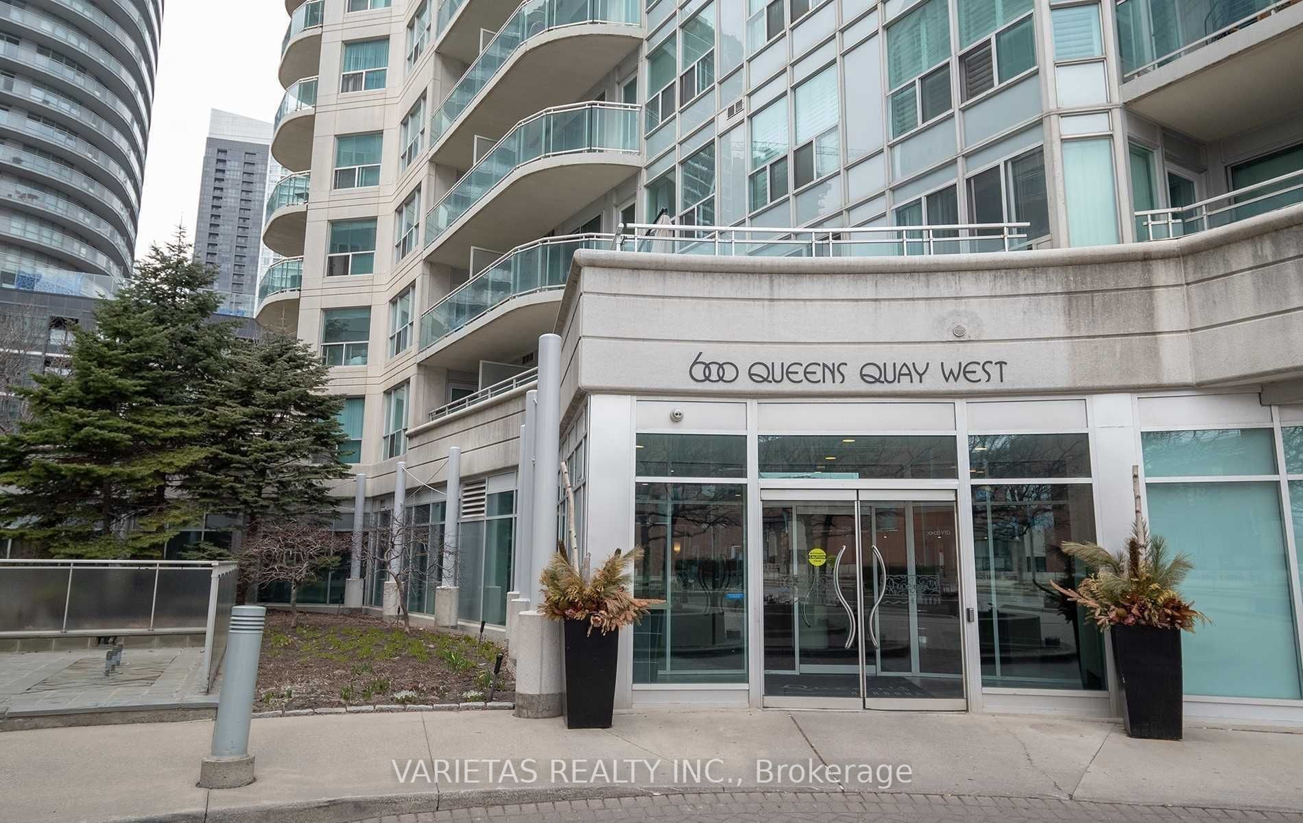 600 Queens Quay West 220, Toronto, ON M5V 3M3