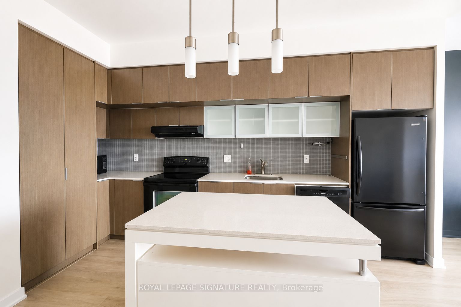 110 Charles Street E, Toronto, ON M4Y 2W7 photo 2