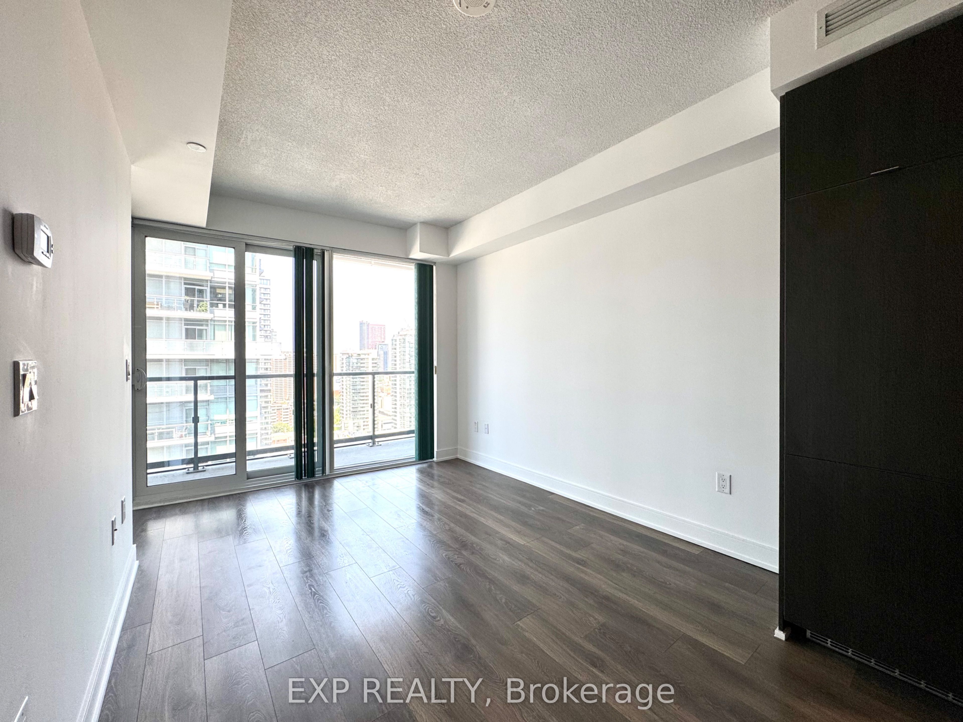 89 McGill Street 2704, Toronto, ON M5B 0B1 photo 2