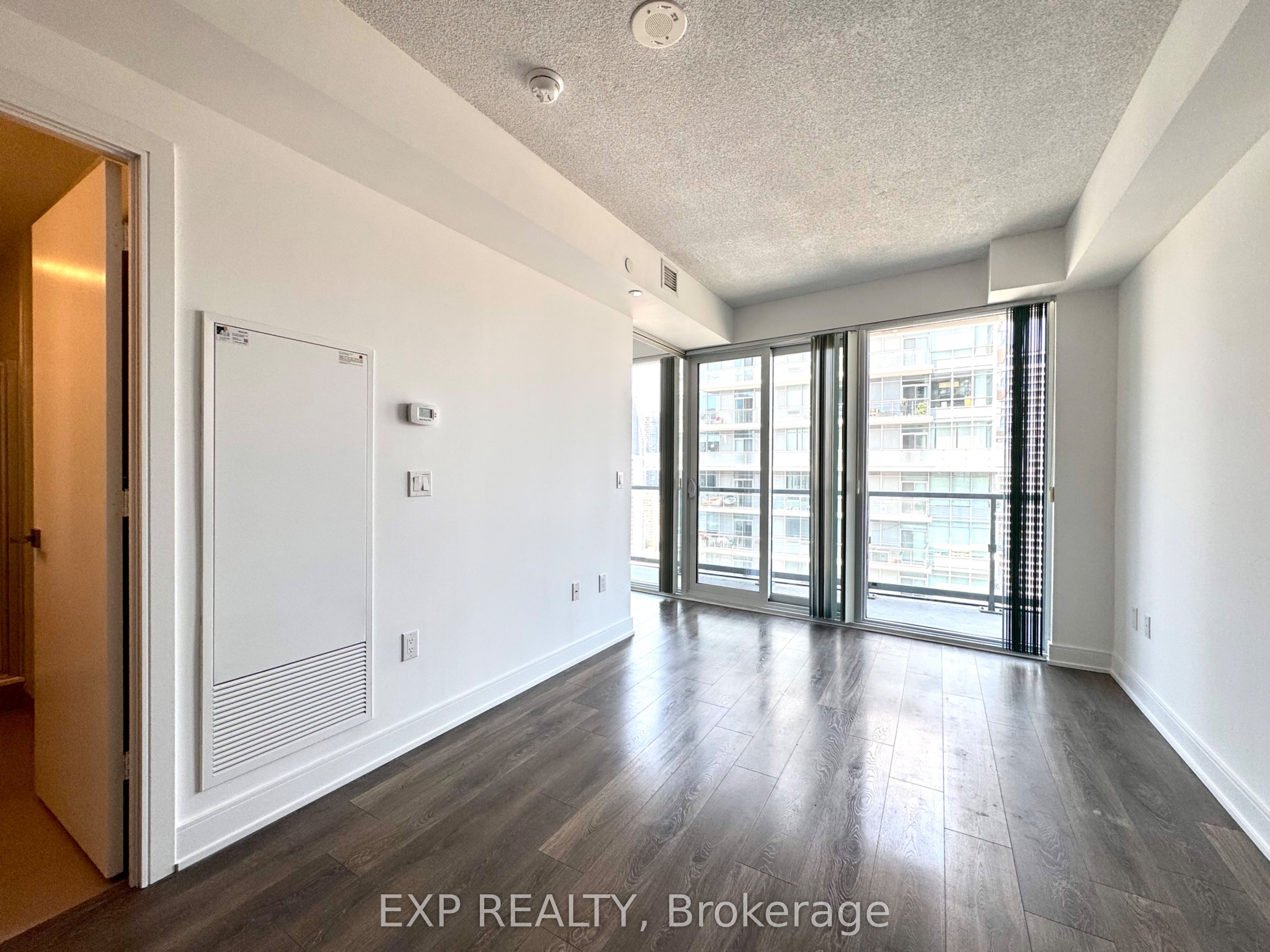 89 McGill Street 2704, Toronto, ON M5B 0B1 photo 3