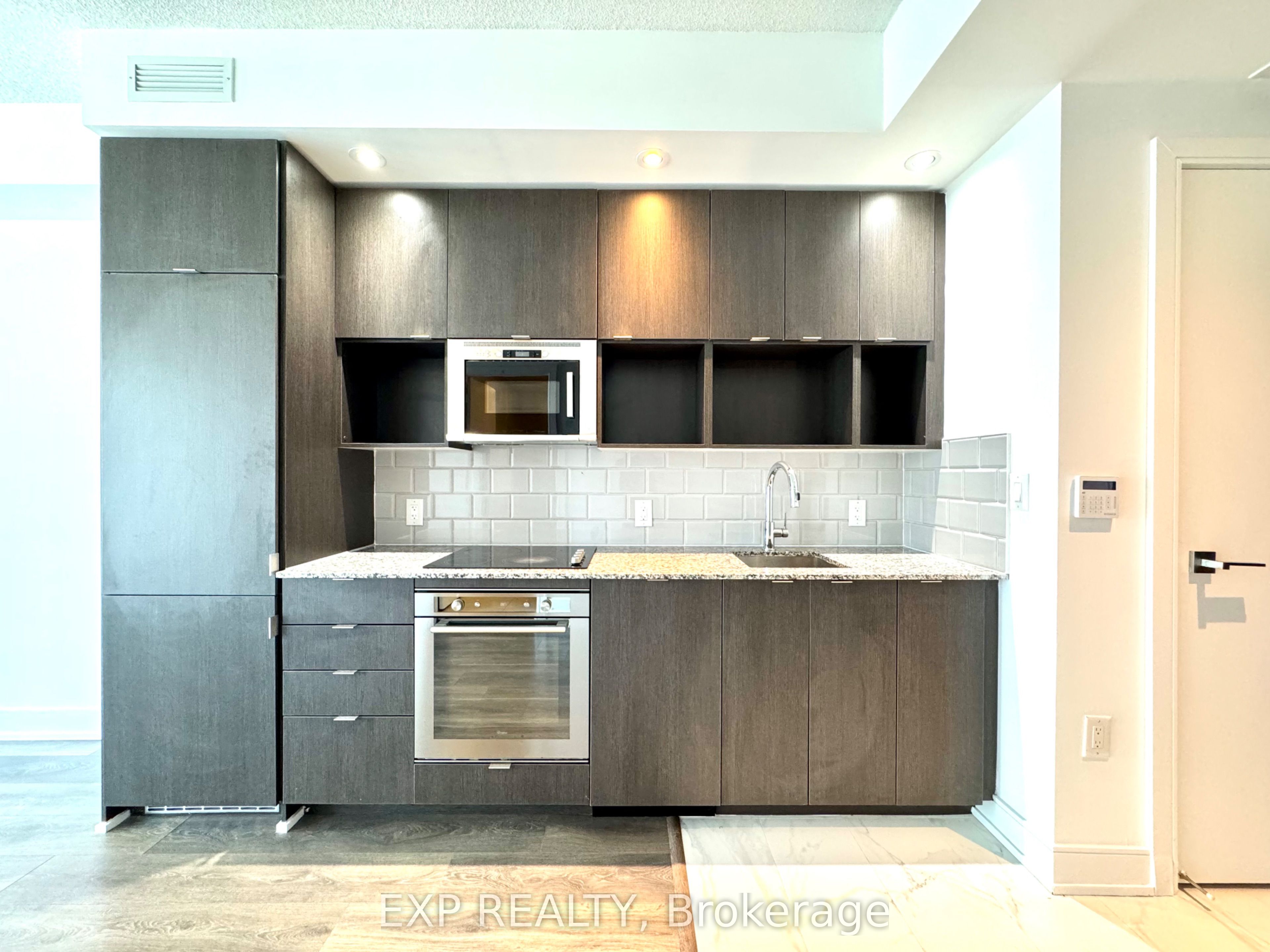 89 McGill Street 2704, Toronto, ON M5B 0B1 photo 4