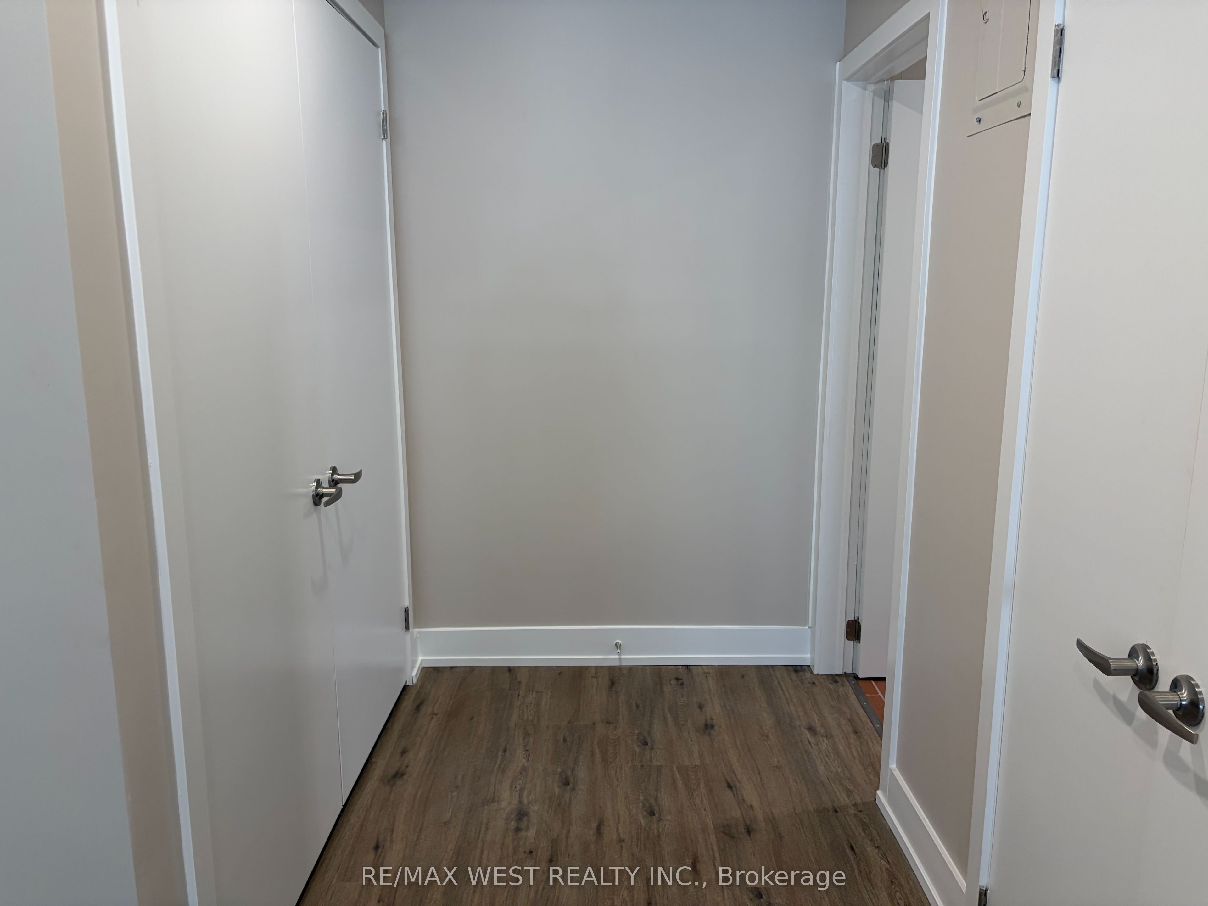 1697 Dundas Street W Apt 1, Toronto, ON M6K 1V2 photo 4