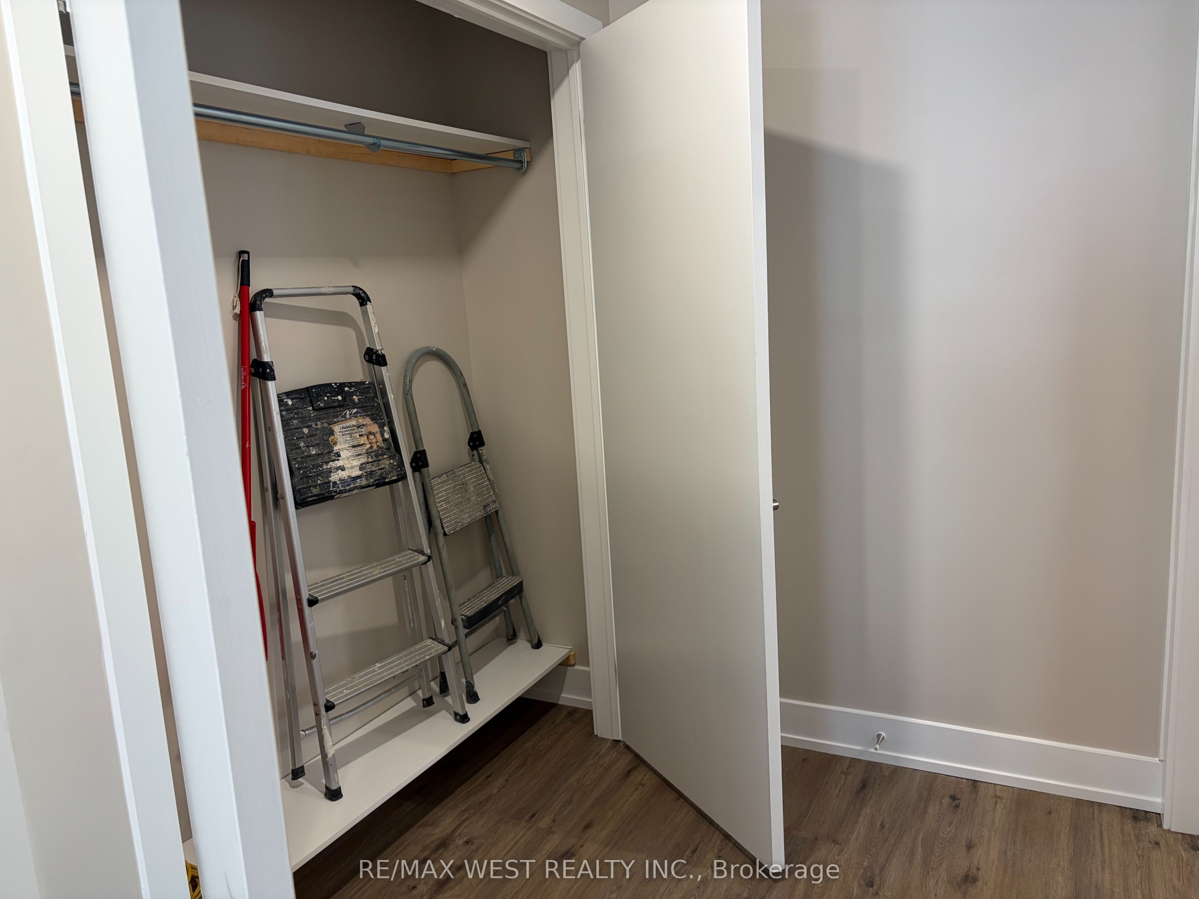 1697 Dundas Street W Apt 1, Toronto, ON M6K 1V2 photo 5