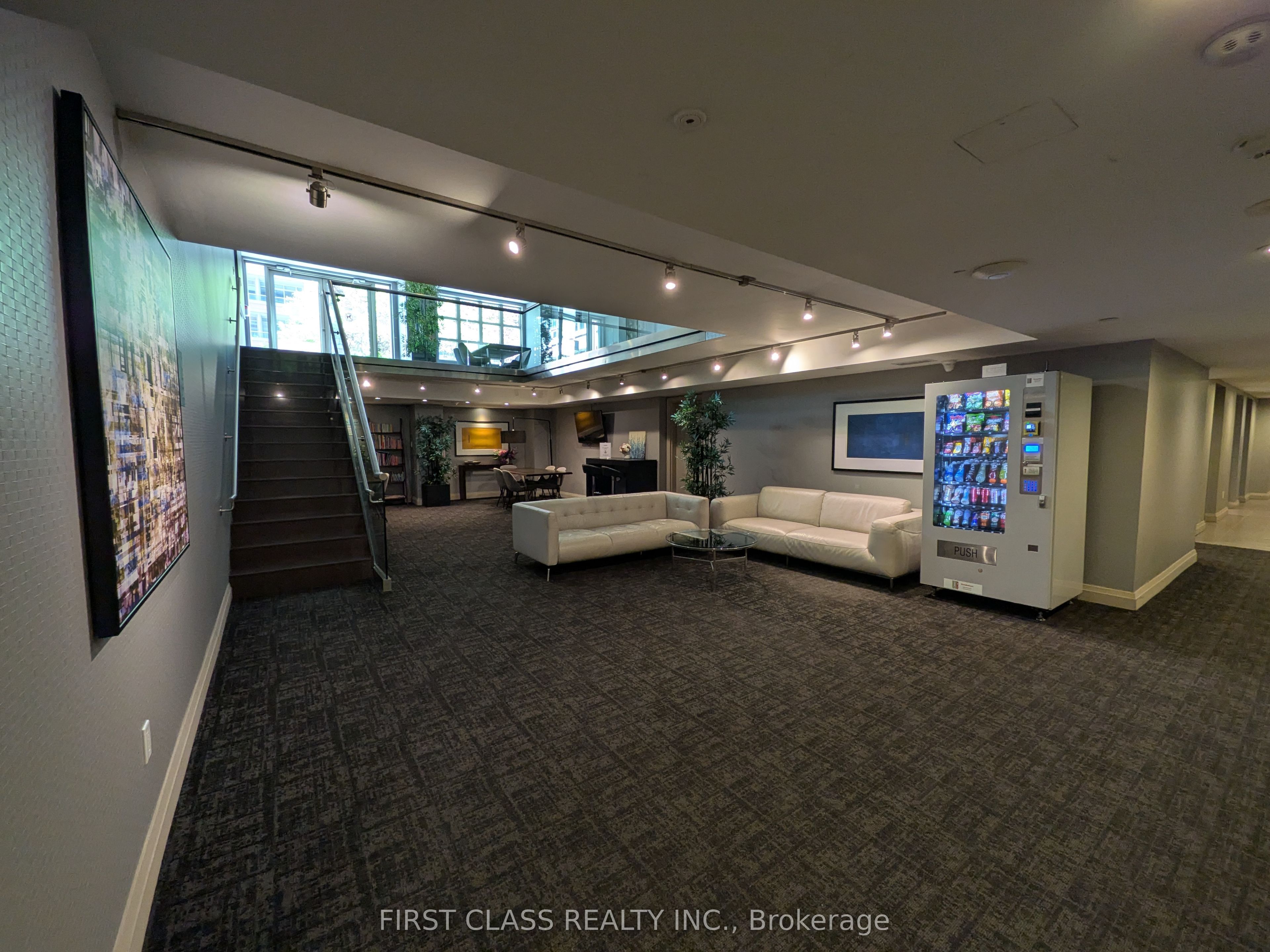 65 East Liberty Street 1204, Toronto, ON M6K 3R2 photo 2