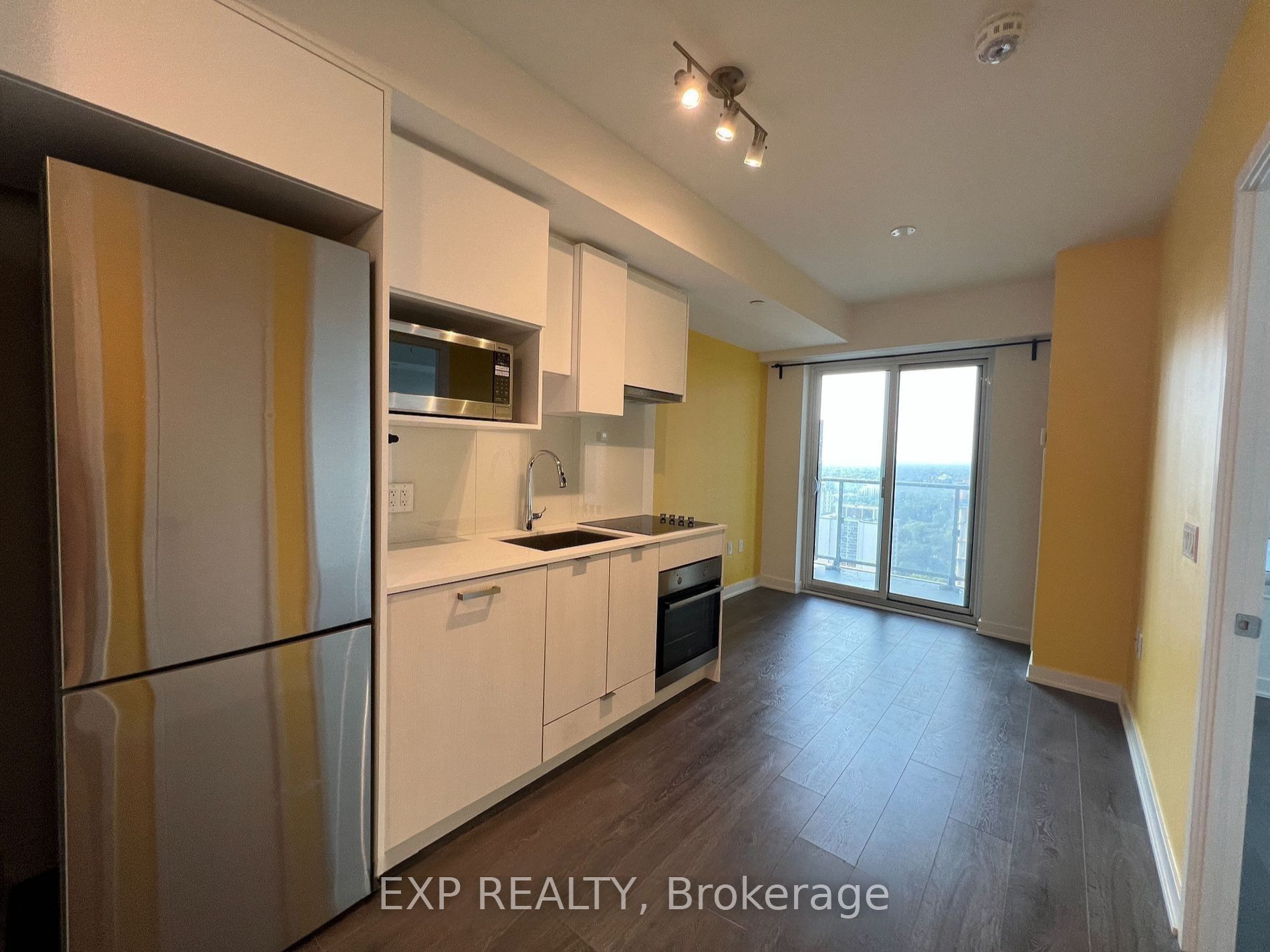 195 Redpath Avenue 3213, Toronto, ON M4P 0E4 photo 2