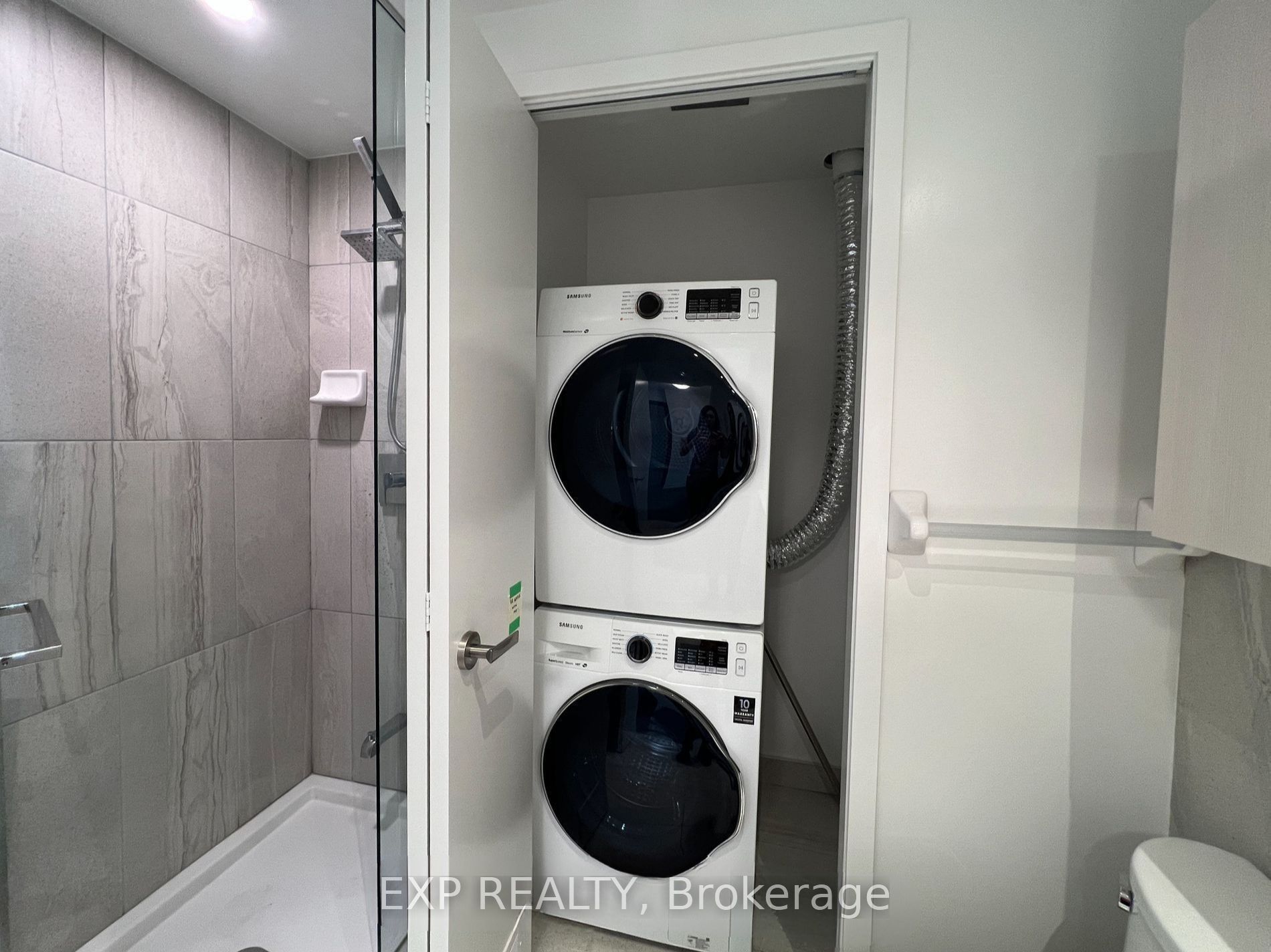 195 Redpath Avenue 3213, Toronto, ON M4P 0E4 photo 3