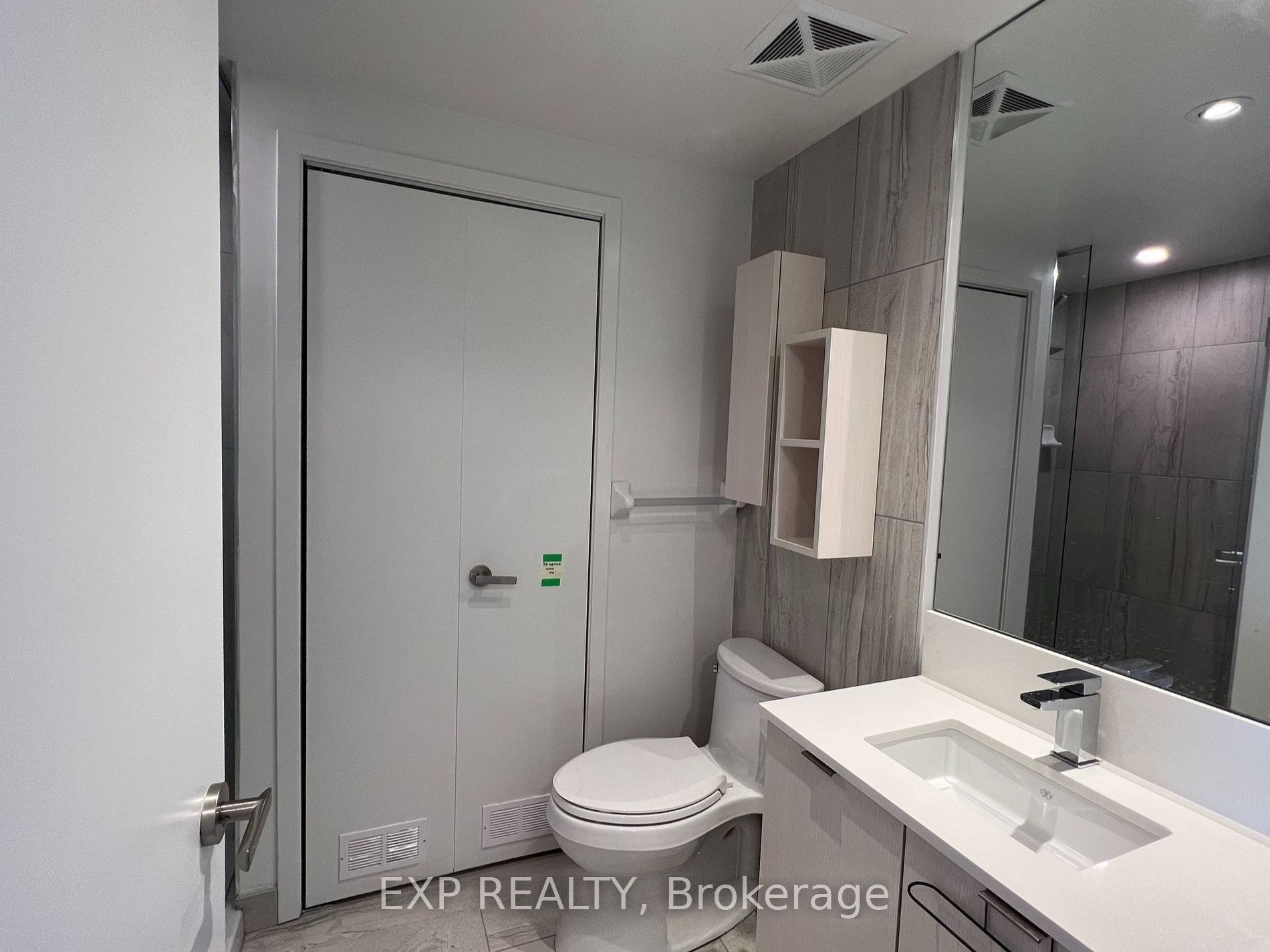 195 Redpath Avenue 3213, Toronto, ON M4P 0E4 photo 4