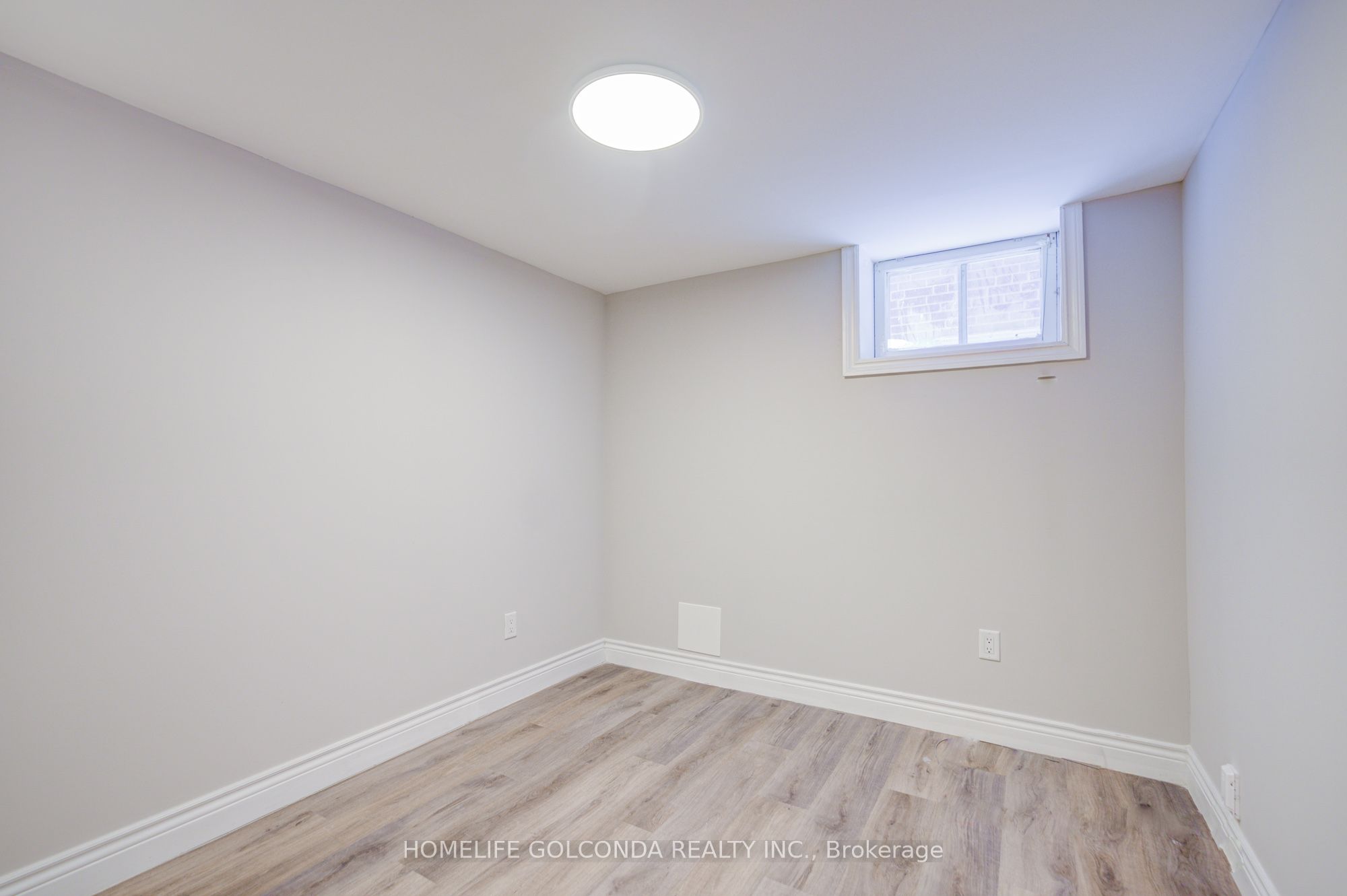 59 Wolseley Street Basement, Toronto, ON M5T 1A4 photo 3