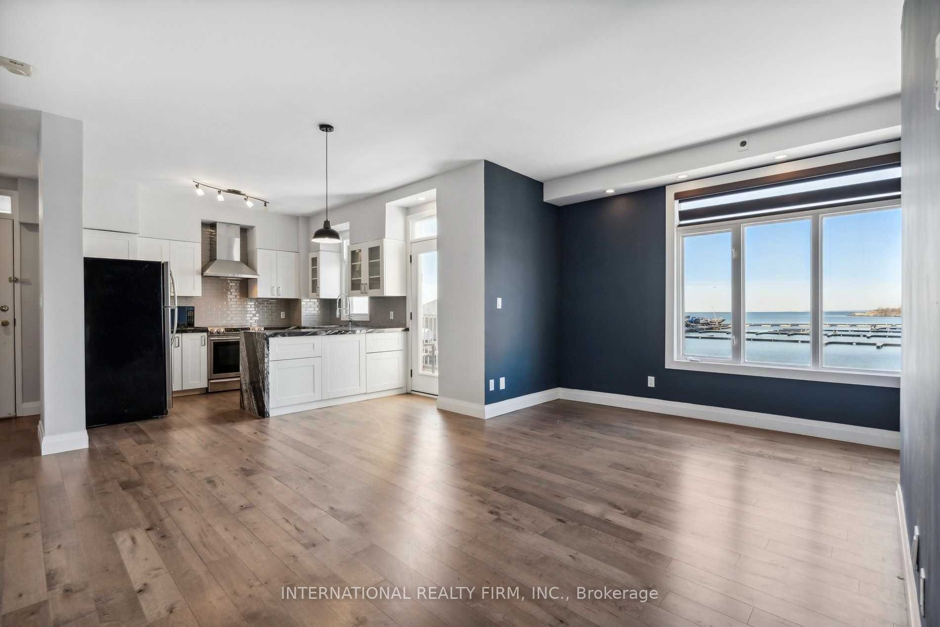 32 Stadium Road 389, Toronto, ON M5V 3P4