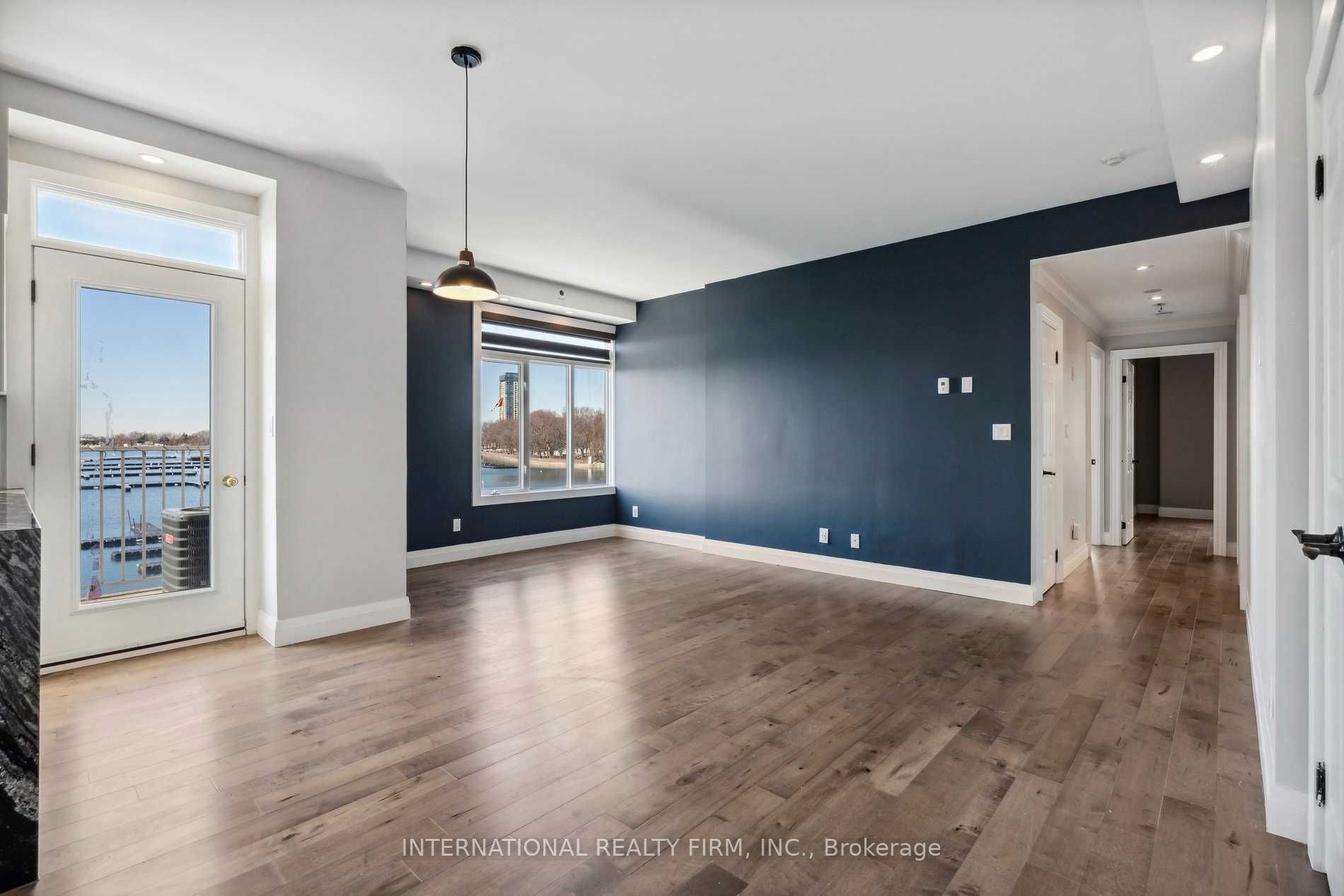 32 Stadium Road 389, Toronto, ON M5V 3P4 photo 2