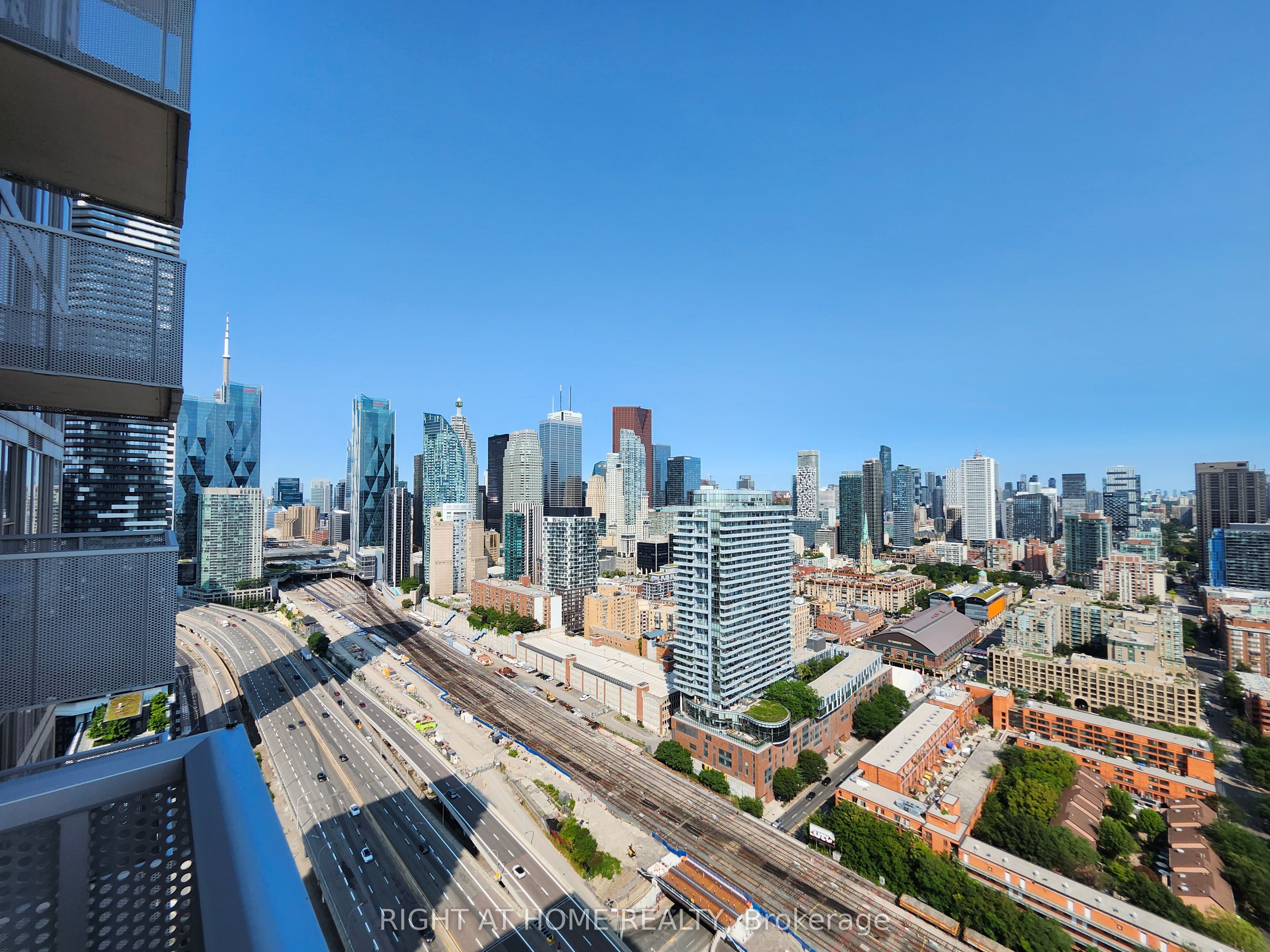 20 Richardson Street 3210, Toronto, ON M5A 0S6 photo 5