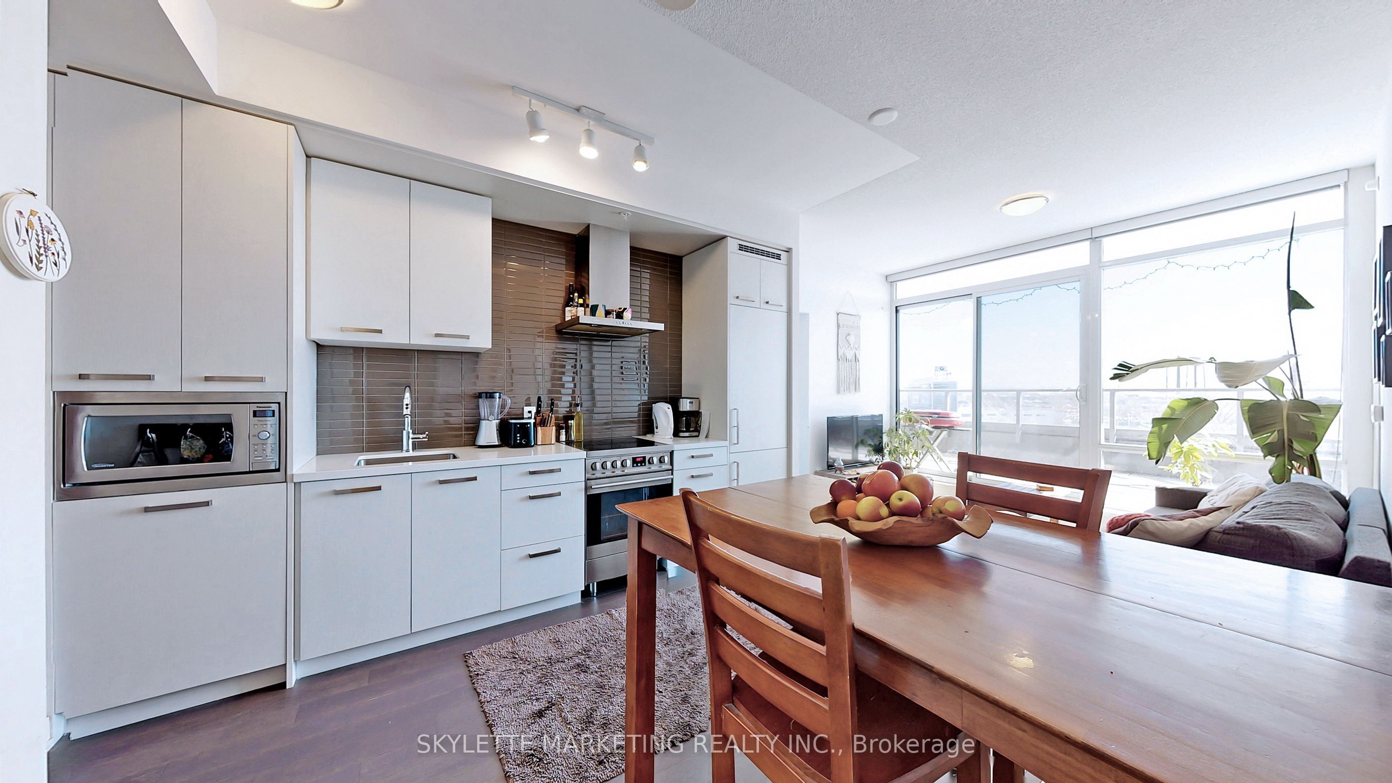 120 Bayview Avenue N614, Toronto, ON M5A 0G4 photo 4
