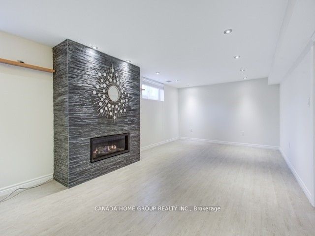 178 Waterloo Avenue, Toronto, ON M3H 3Z1