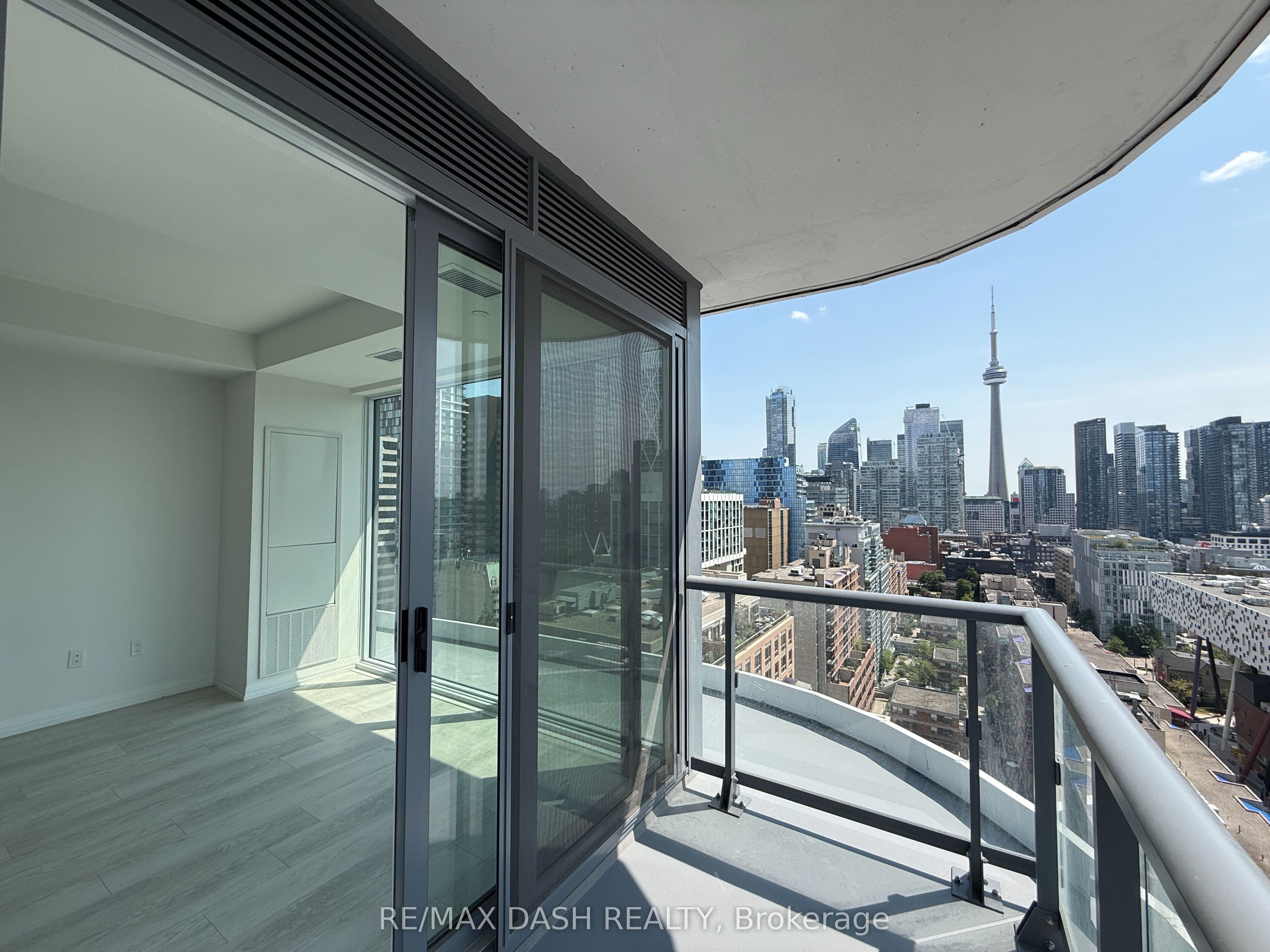 280 Dundas Street W 1810, Toronto, ON M5T 0E3 photo 5