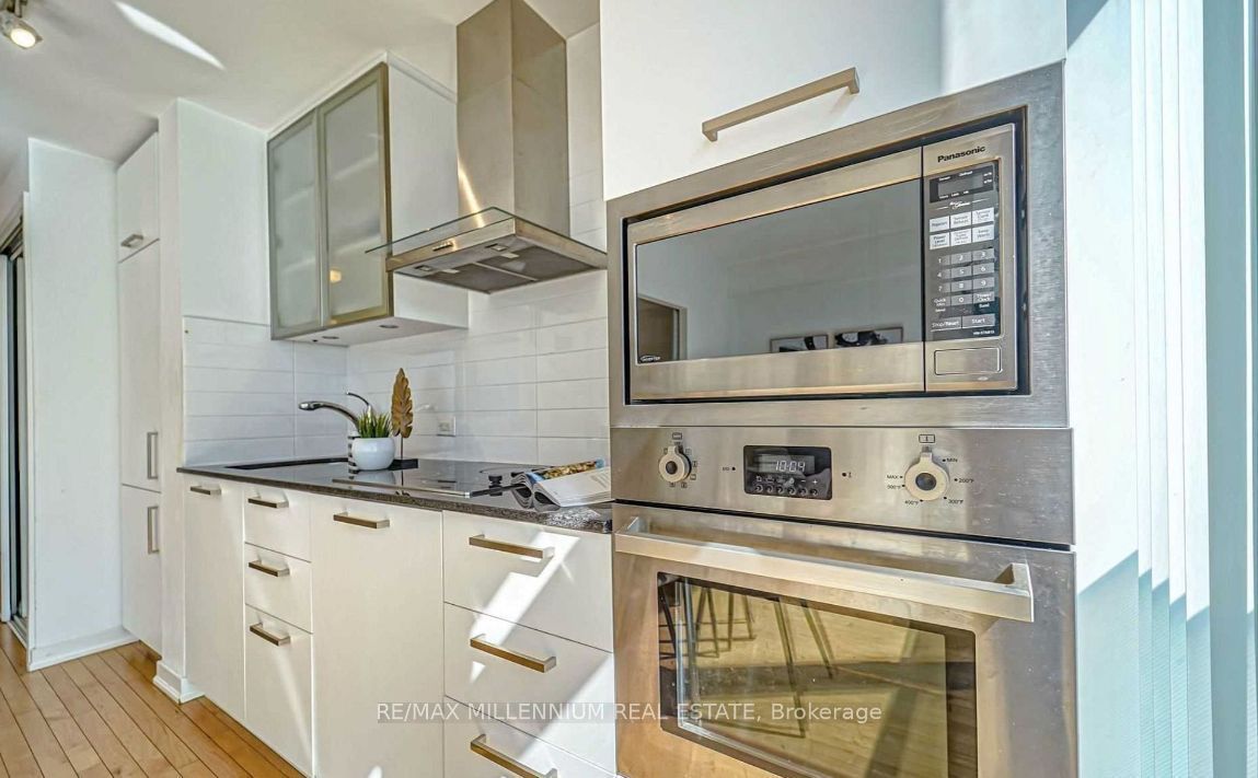 14 York Street 3612, Toronto, ON M5J 2Z2