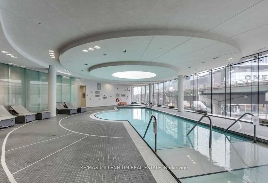 14 York Street 3612, Toronto, ON M5J 2Z2 photo 4