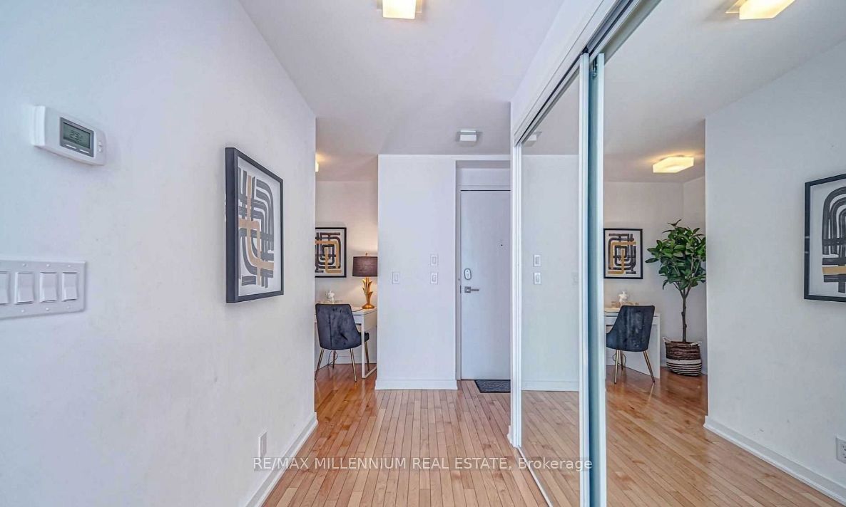 14 York Street 3612, Toronto, ON M5J 2Z2 photo 5
