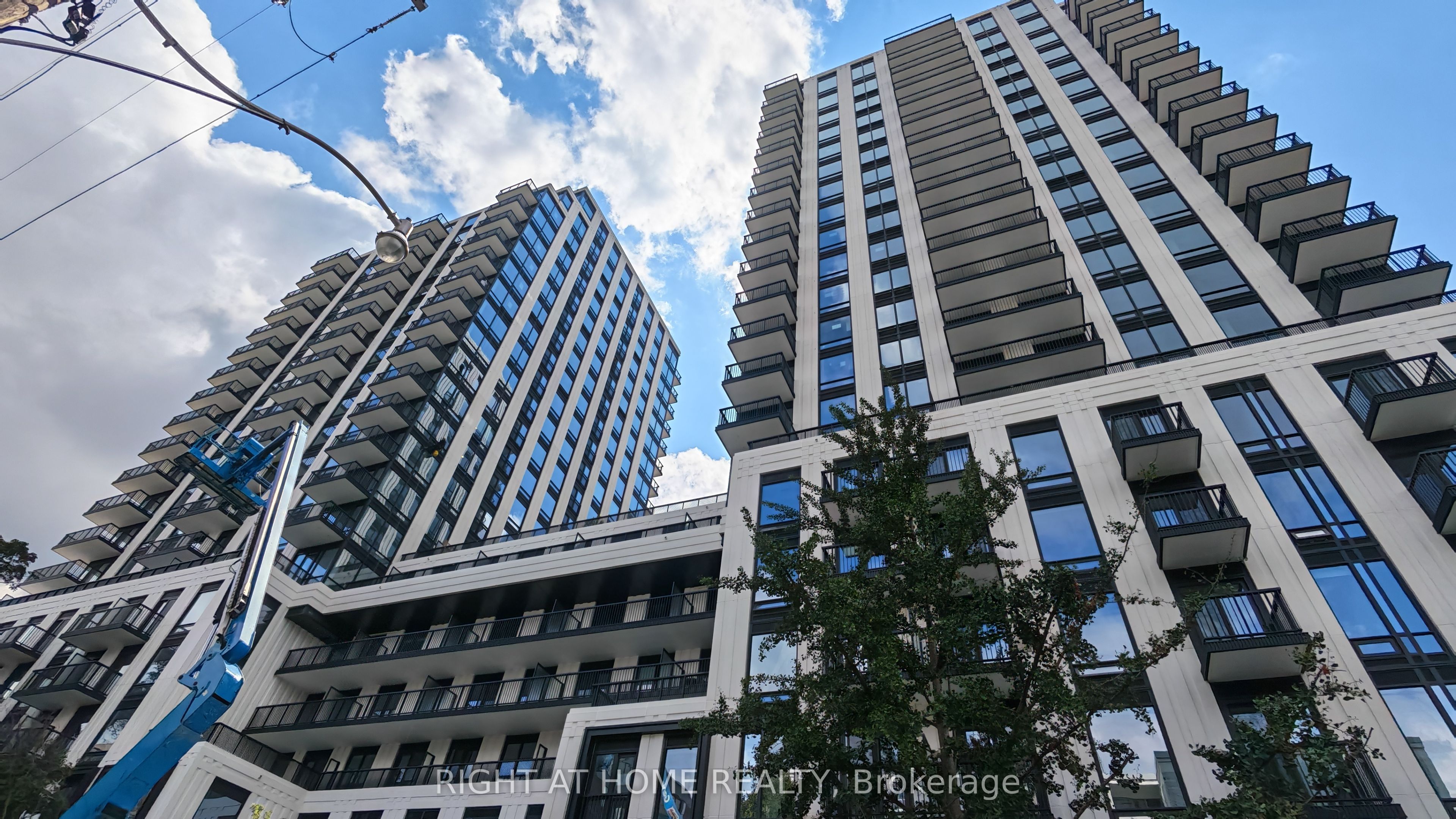 89 Montclair Avenue 1719, Toronto, ON M5P 0A9