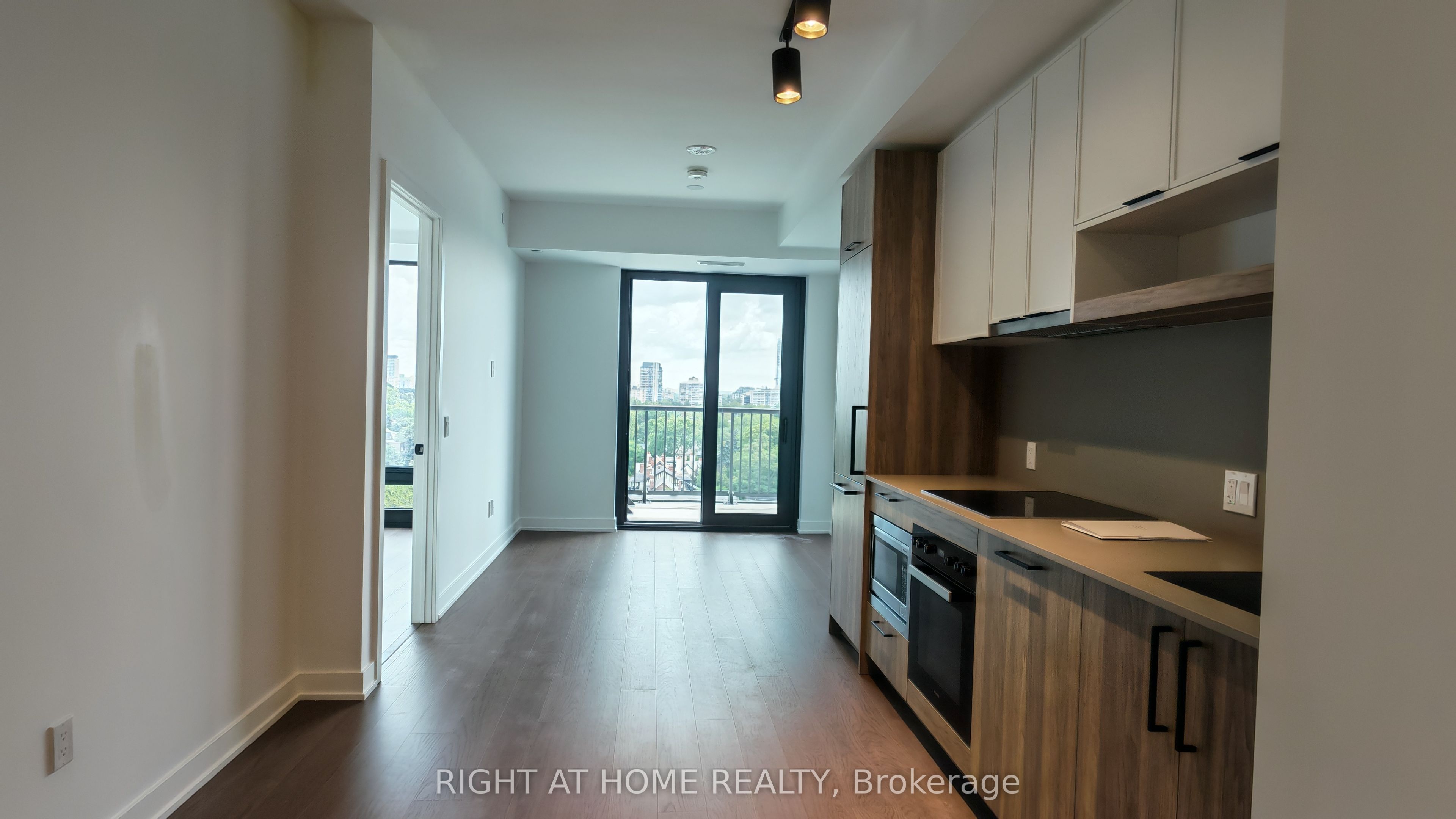89 Montclair Avenue 1719, Toronto, ON M5P 0A9 photo 2
