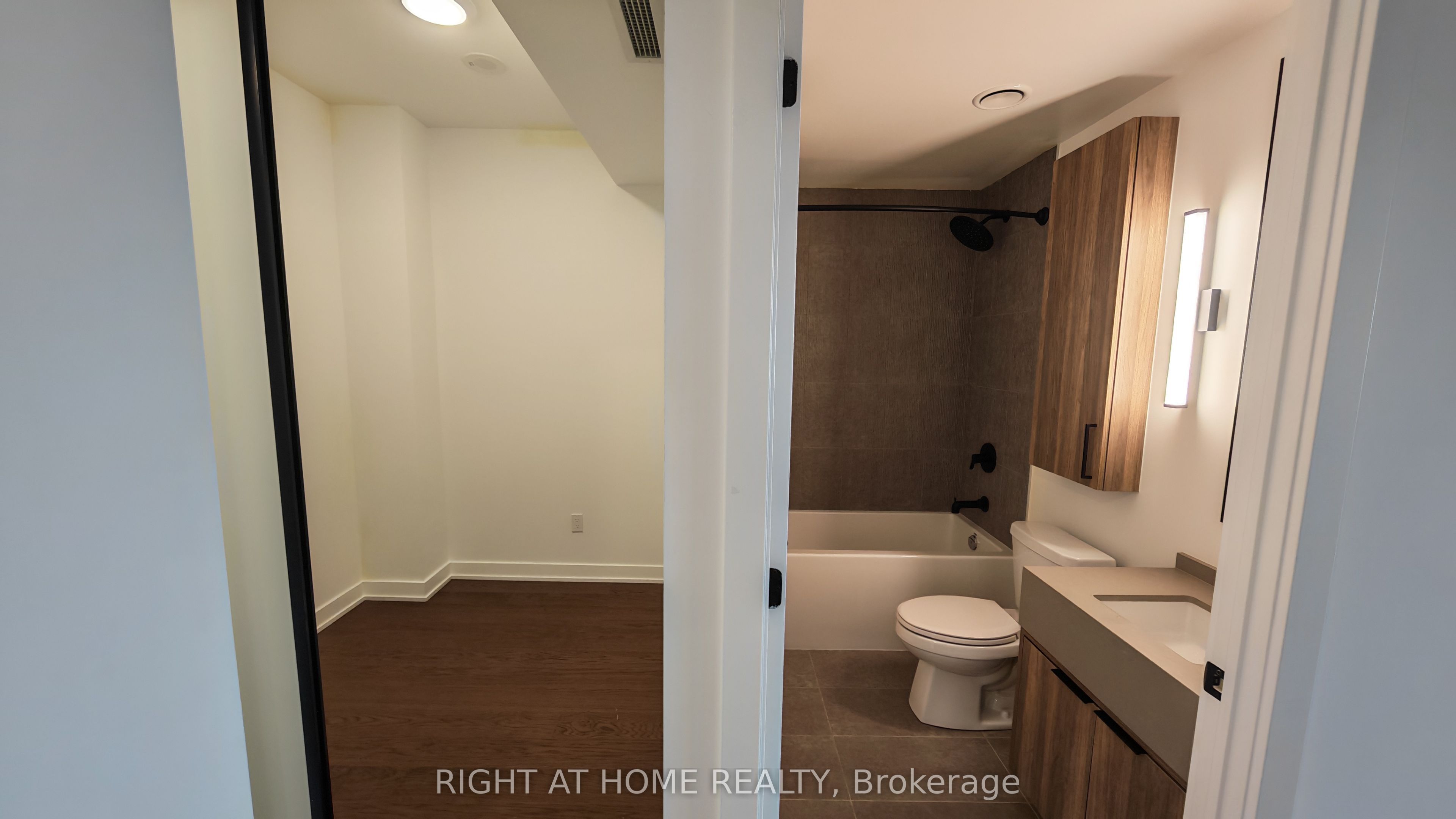 89 Montclair Avenue 1719, Toronto, ON M5P 0A9 photo 4