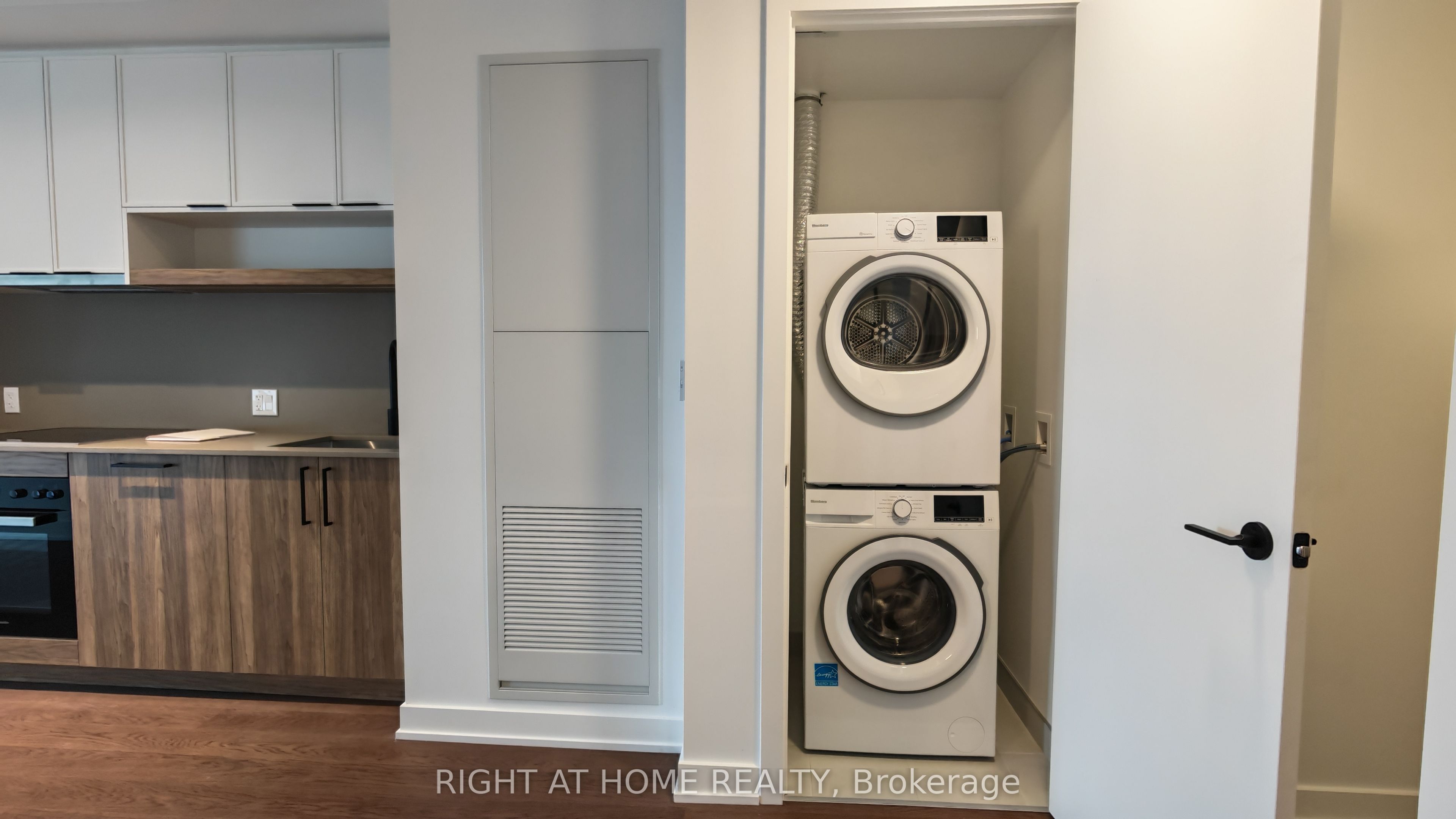 89 Montclair Avenue 1719, Toronto, ON M5P 0A9 photo 5