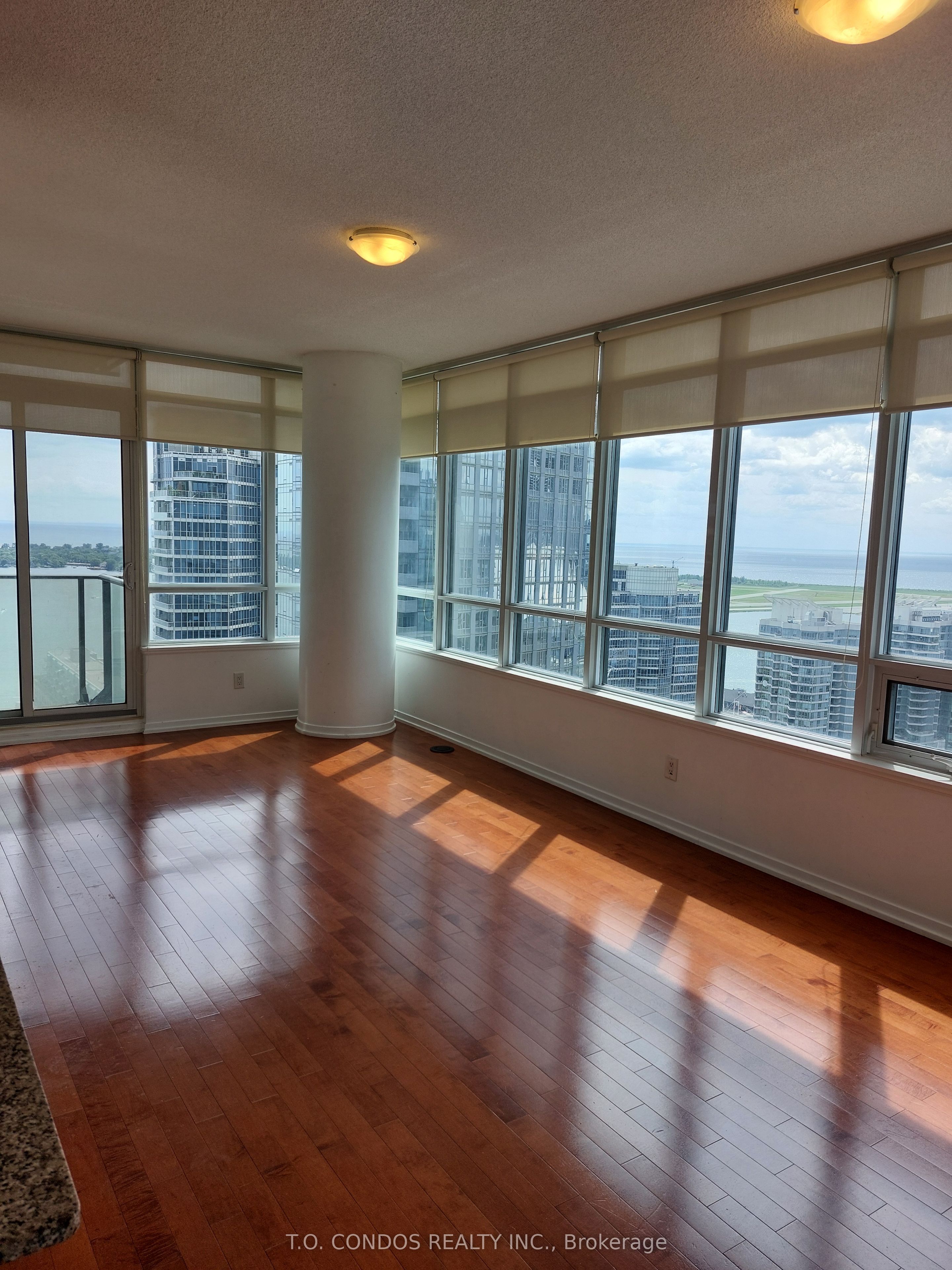 55 Bremner Boulevard 3010, Toronto, ON M5J 0A6 photo 2