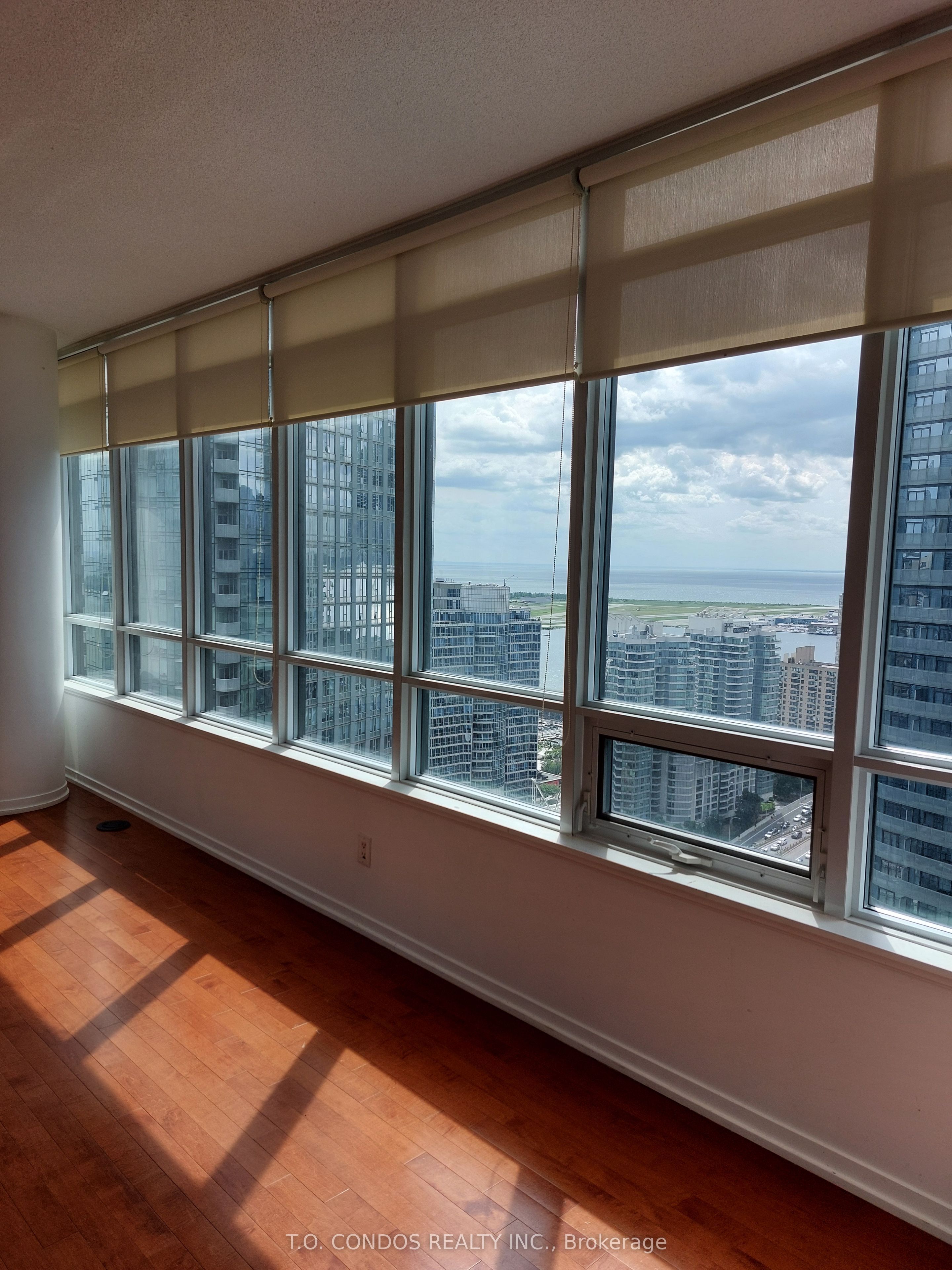 55 Bremner Boulevard 3010, Toronto, ON M5J 0A6 photo 3